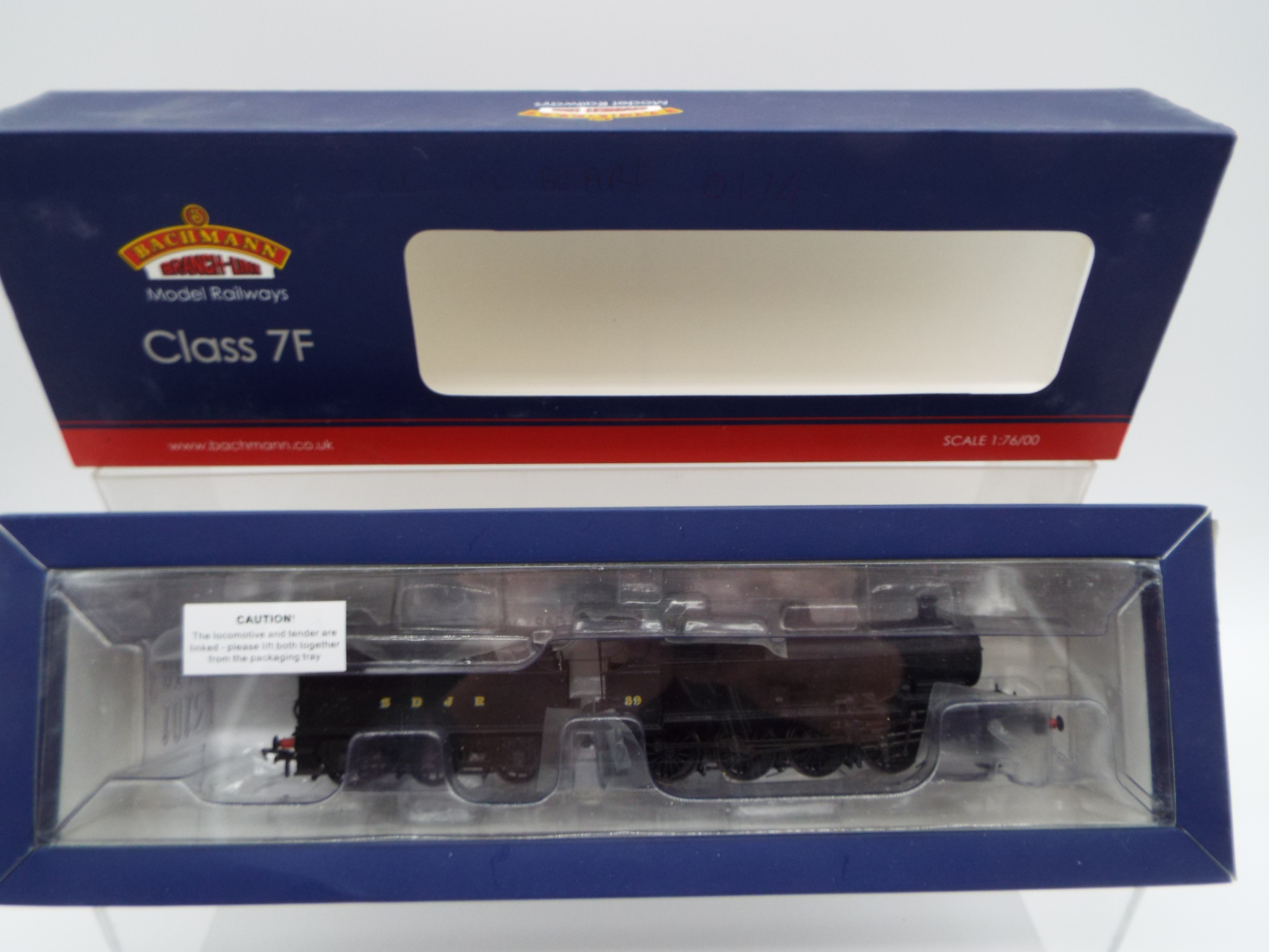 Bachmann - an OO gauge model 21 DCC fitted 2-8-0 class 7F locomotive and tender running no 89 S &