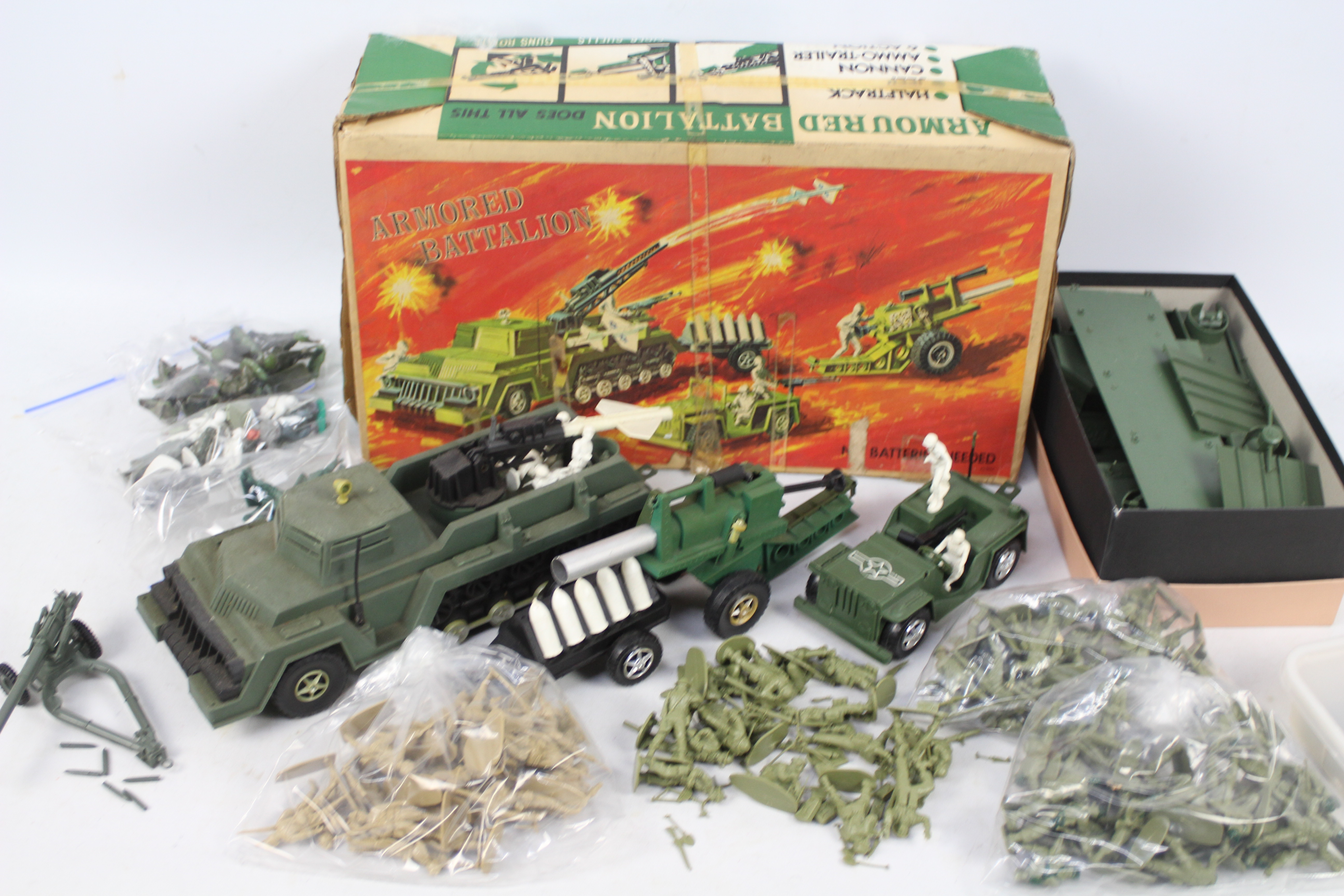 DeLuxe Topper - Airfix - Britains - A boxed DeLuxe Armoured Battalion set # 108,