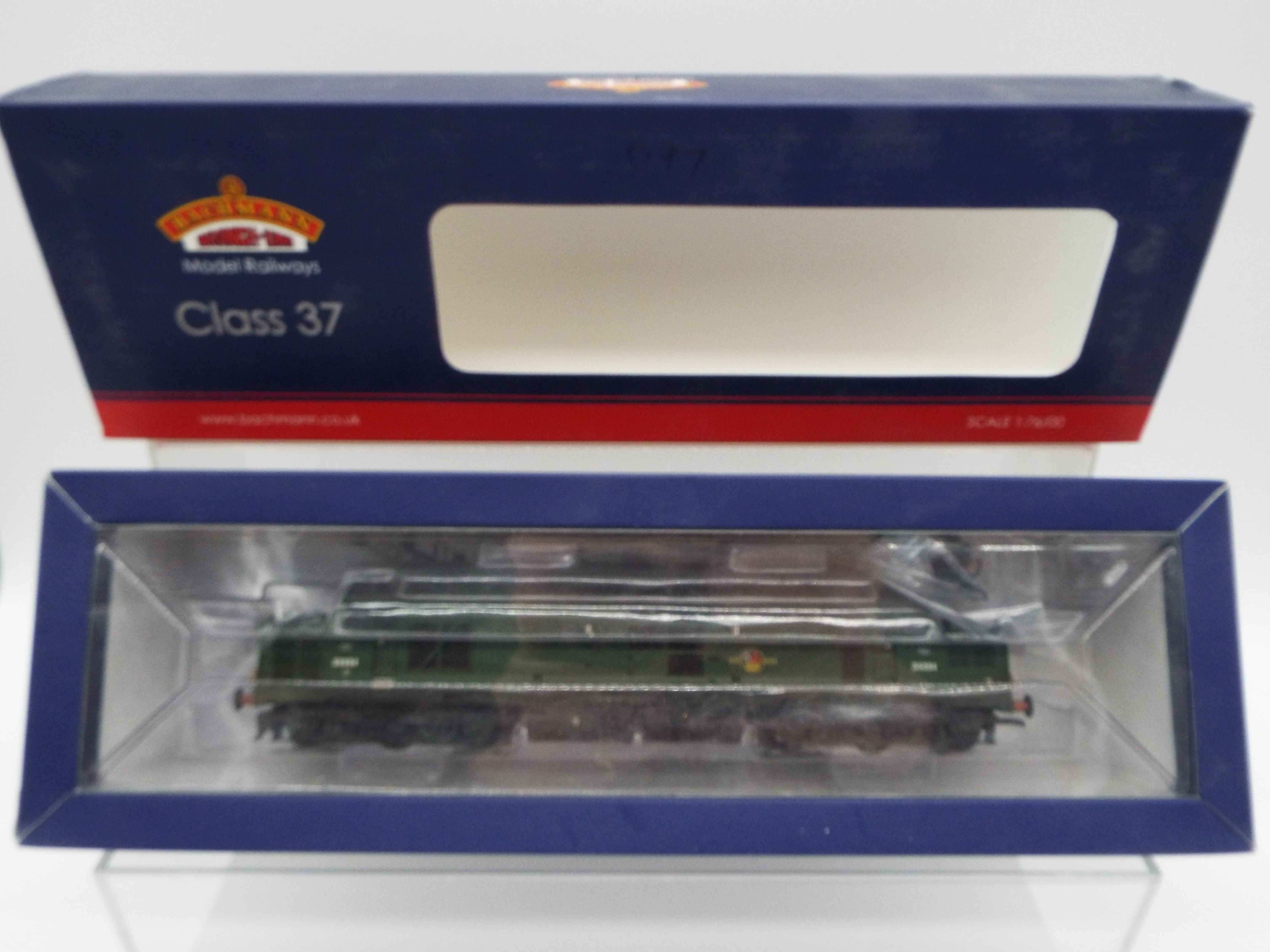 Bachmann - an OO gauge model diesel electric locomotive 21 DCC with sound, class 37/0,