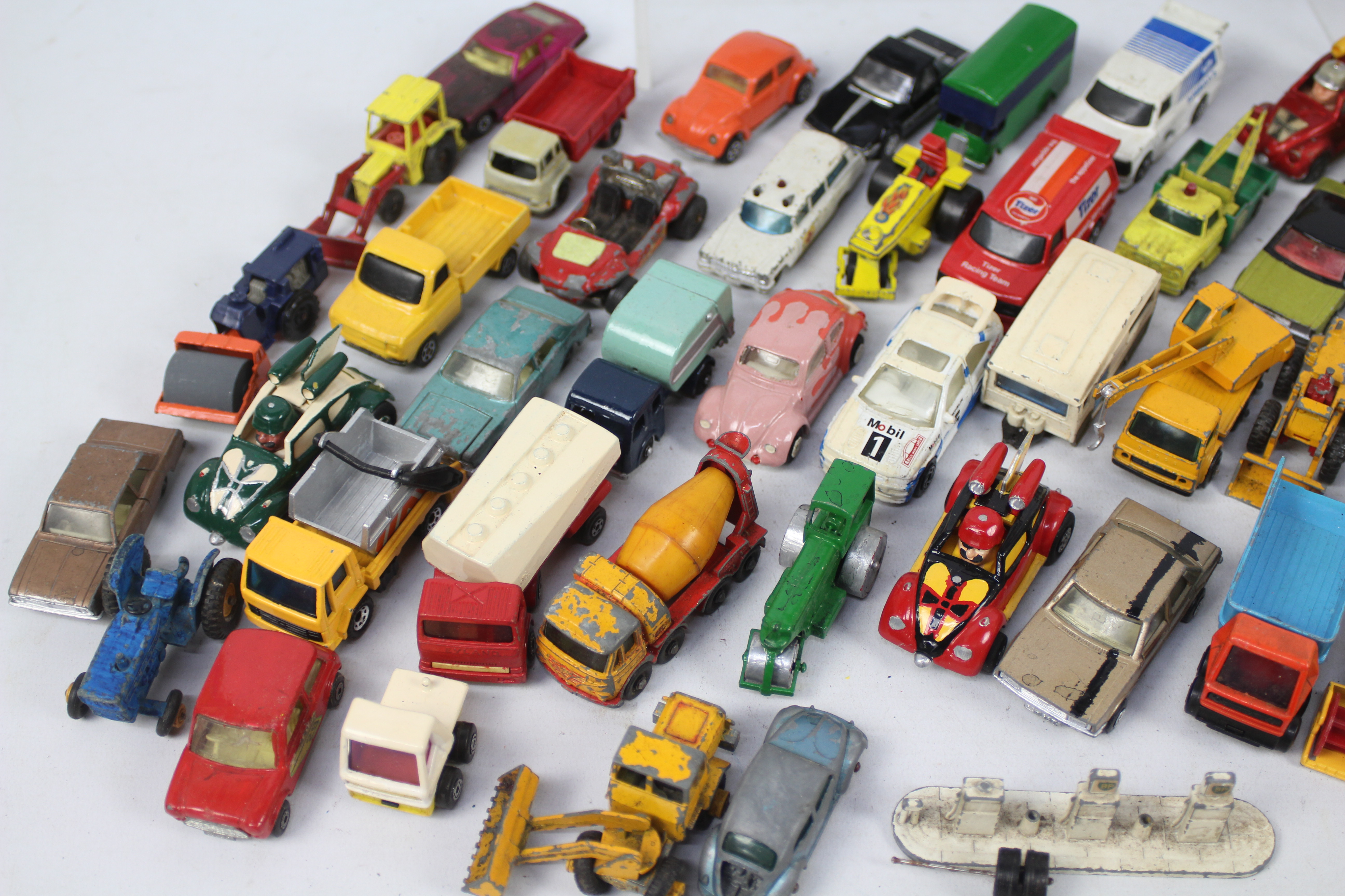 Corgi - Dinky - Matchbox - Hot Wheels - A group of approximately 70 vehicles including Ford Transit - Image 4 of 5