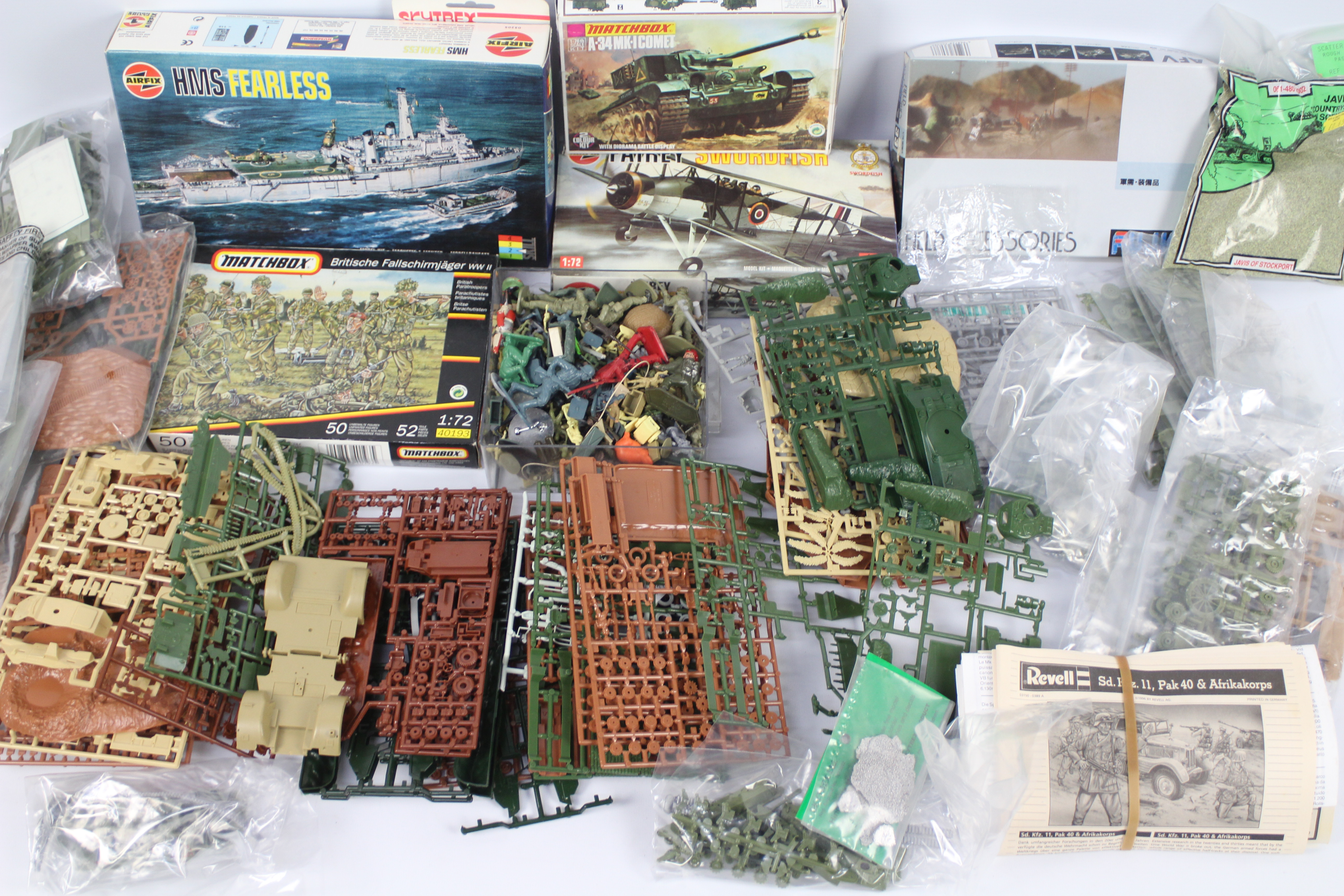 Airfix - Matchbox - Fujimi - Skytrex - A large quantity of unboxed model kits and also some empty