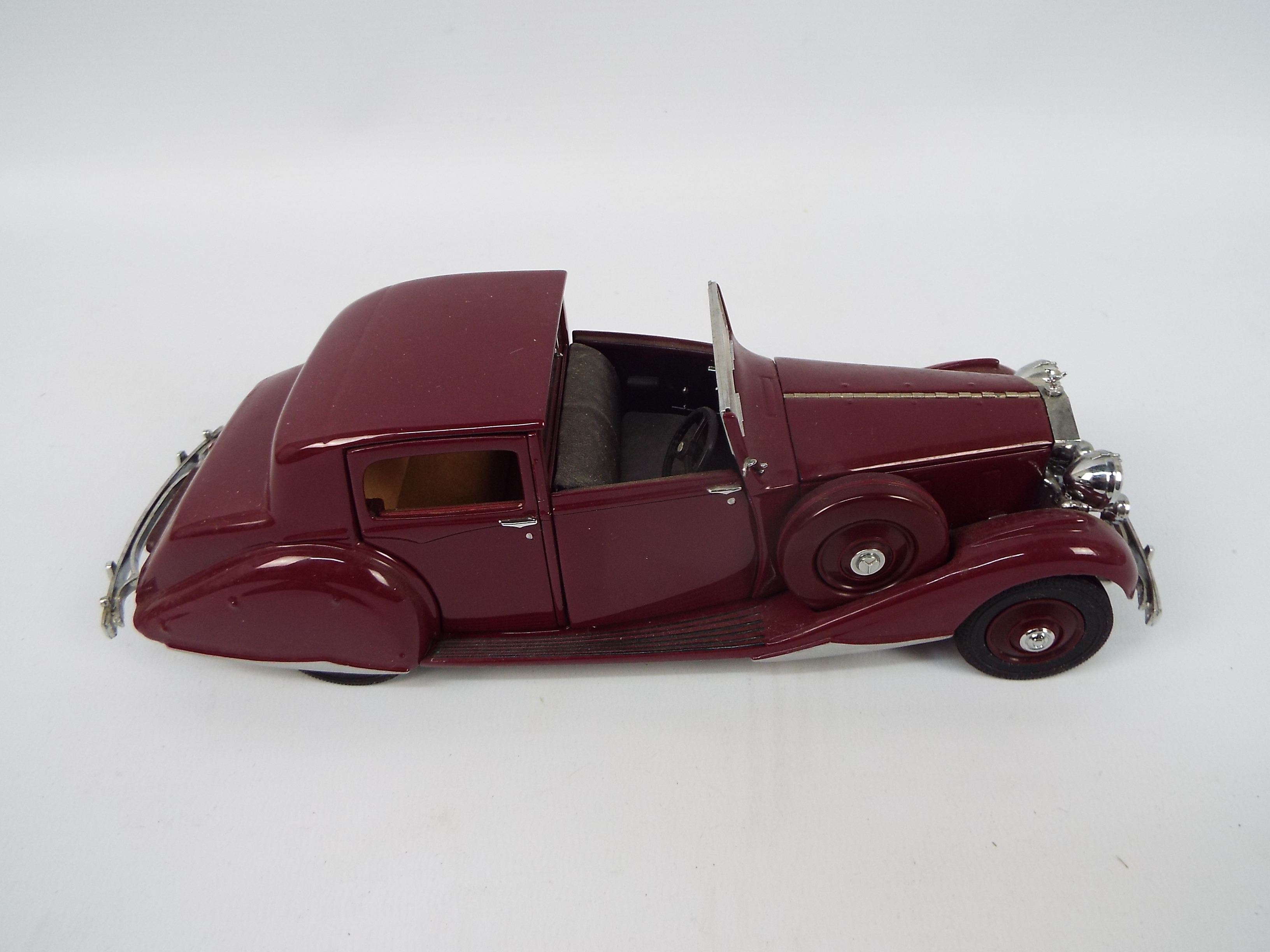 Danbury Mint - A boxed Danbury Mint diecast 1:24 scale 1938 Rolls Royce Phantom III.