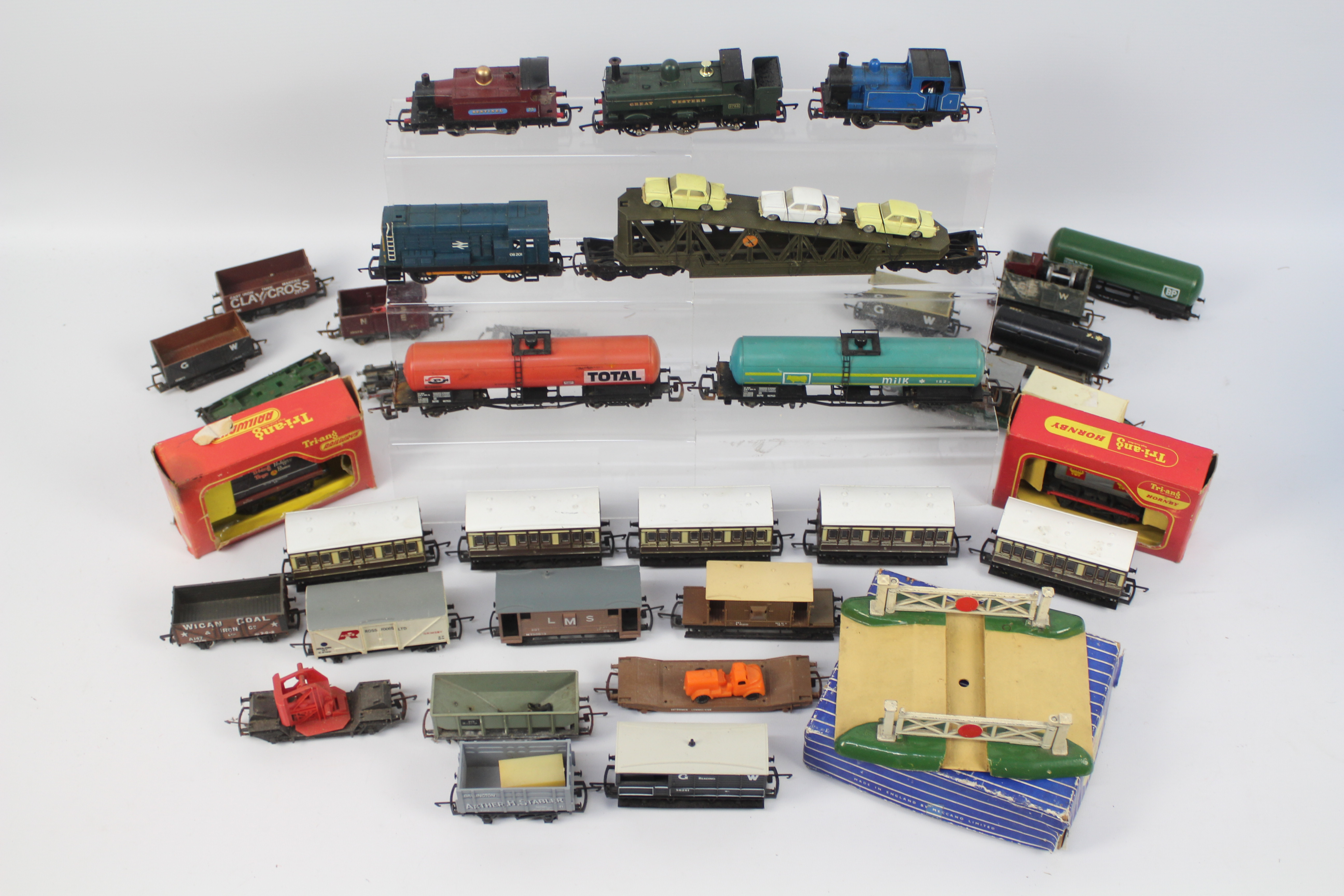 Hornby - Lima - Wrenn - A collection of 4 x OO gauge locomotives and 20 x plus wagons and parts - Image 2 of 3