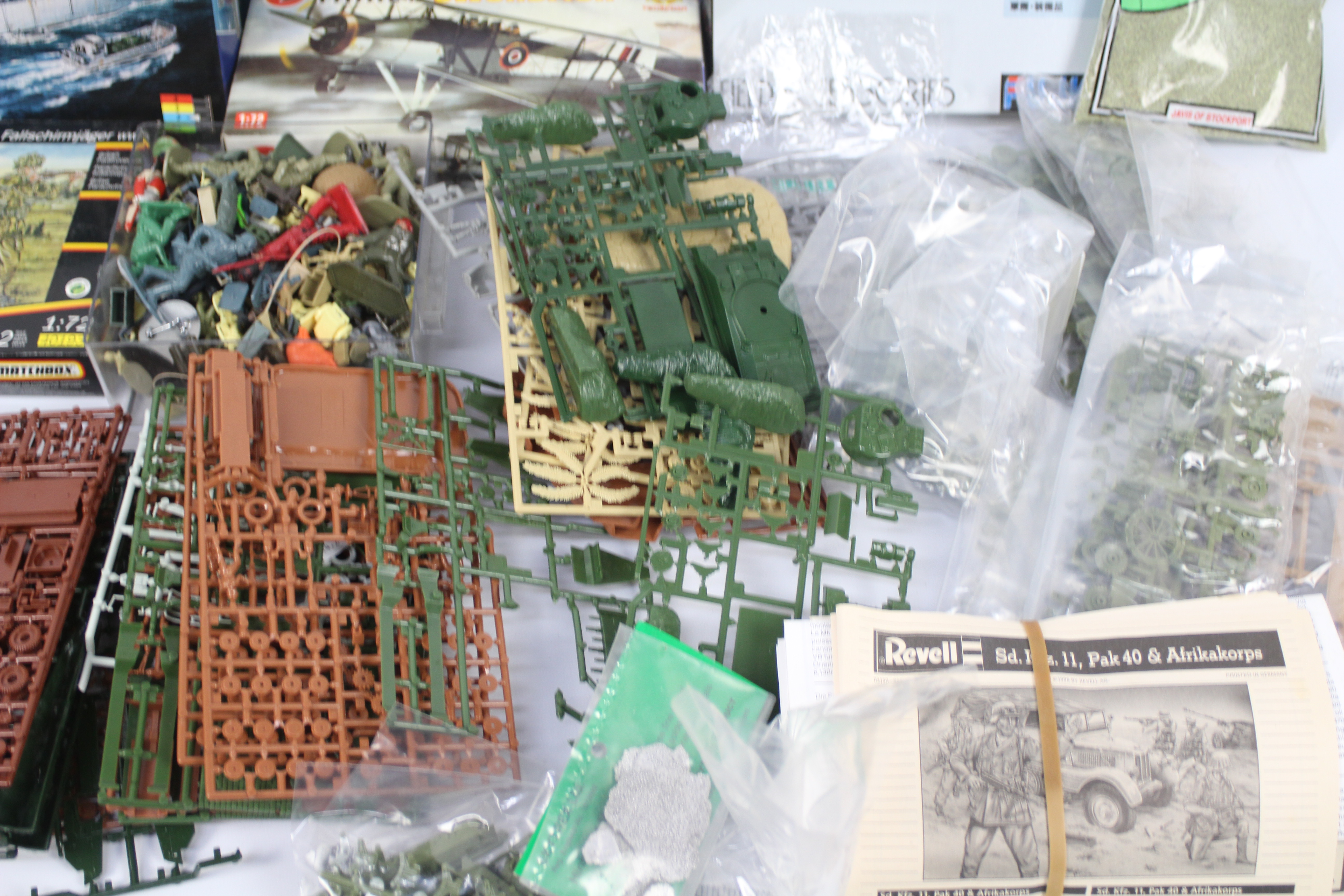 Airfix - Matchbox - Fujimi - Skytrex - A large quantity of unboxed model kits and also some empty - Image 3 of 4