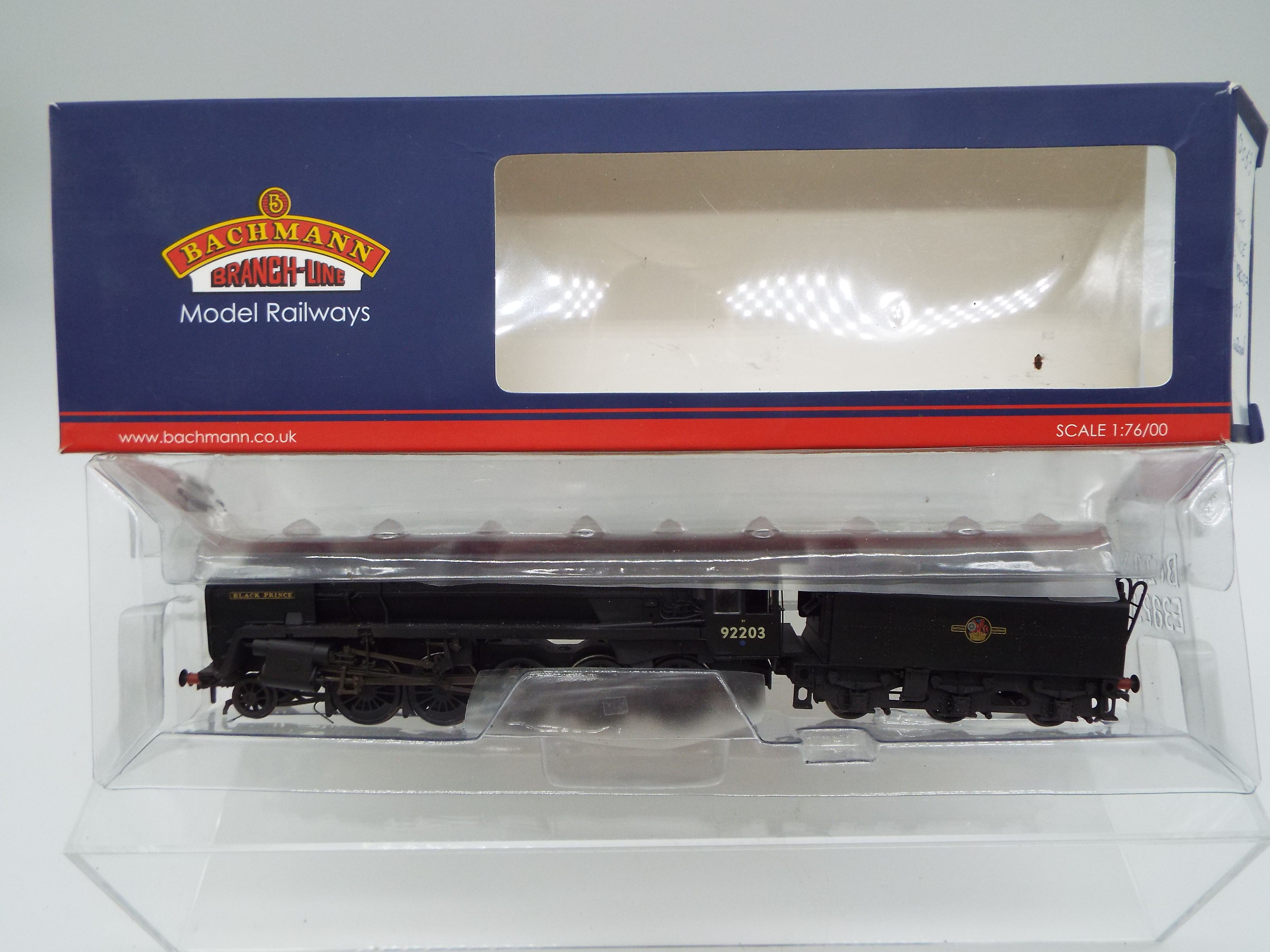 Bachmann - an OO gauge class 9F, DCC Ready 2-10-0 locomotive and tender, BR black livery,
