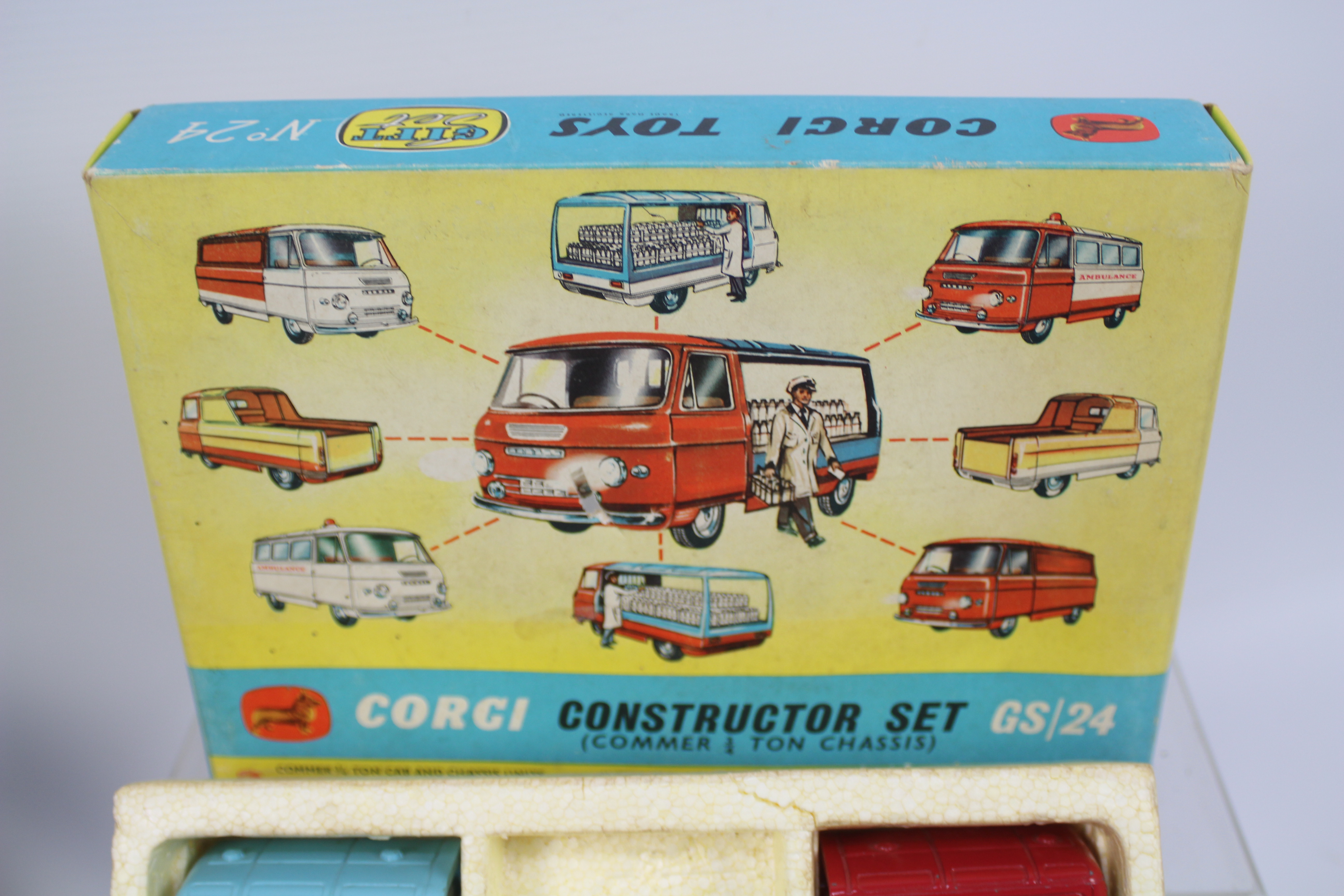 Dinky Toys - Corgi - A collection of boxed vintage diecast, - Image 4 of 6