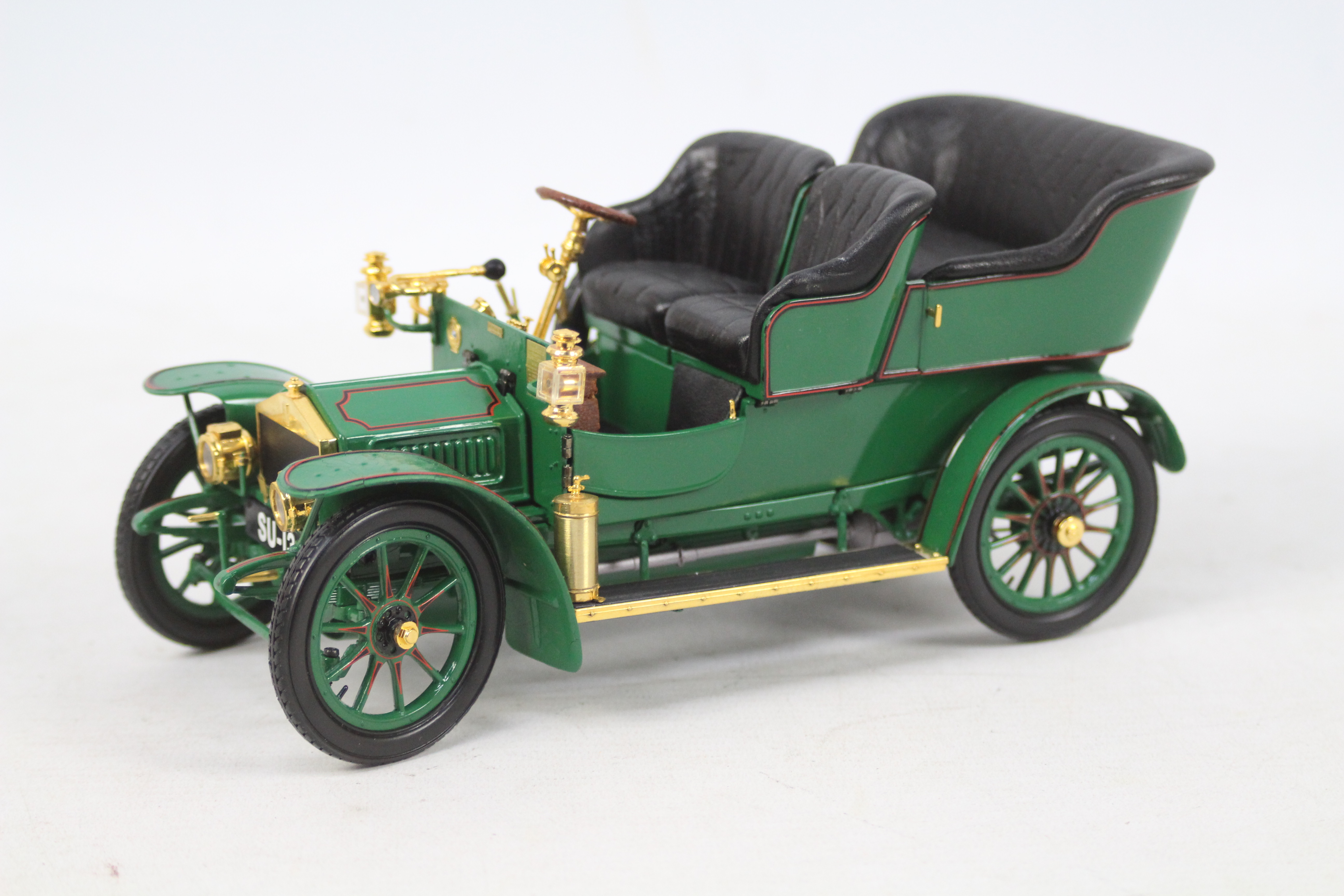 Franklin Mint - A 1:24 scale 1905 Rolls Royce in green livery.