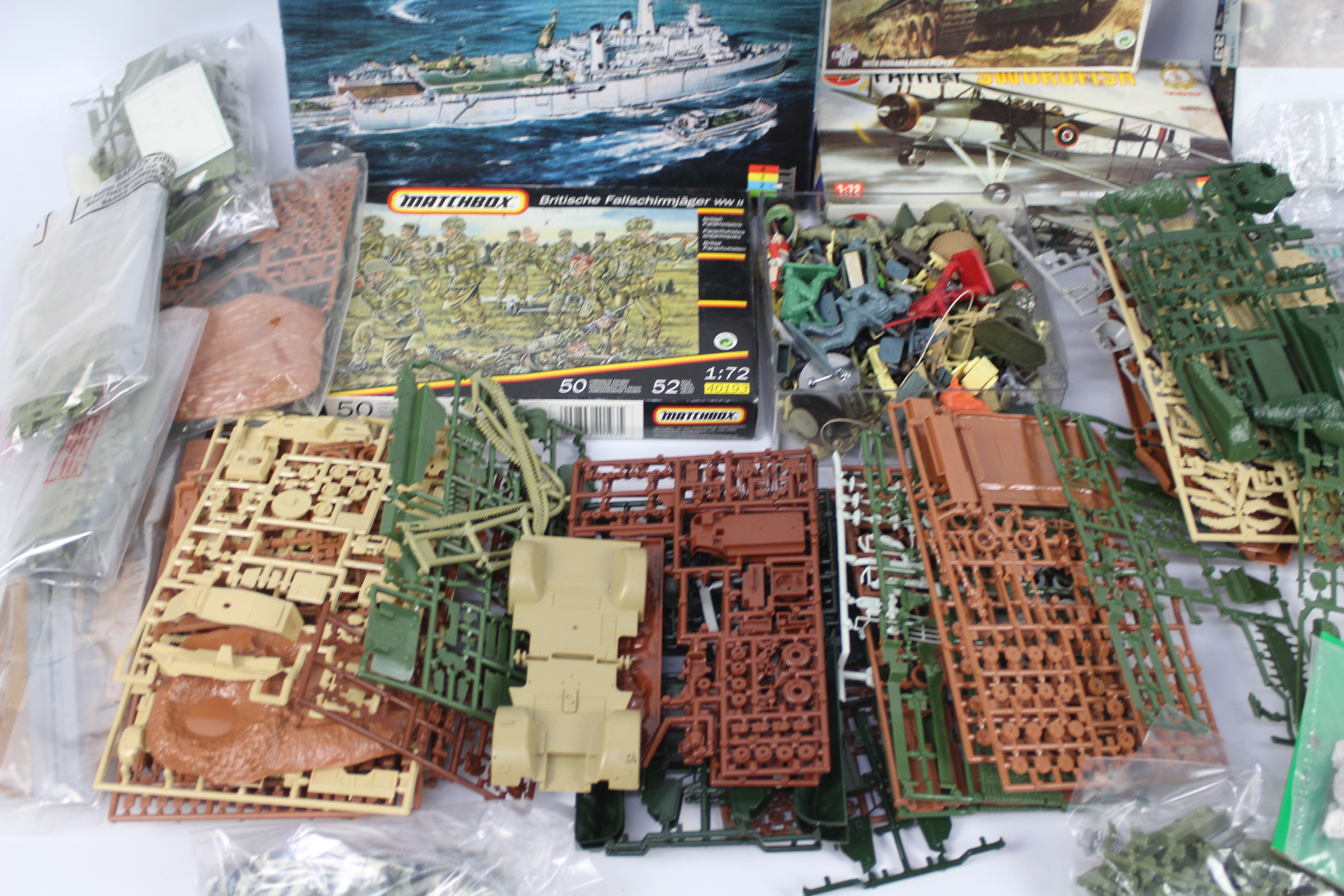 Airfix - Matchbox - Fujimi - Skytrex - A large quantity of unboxed model kits and also some empty - Image 2 of 4