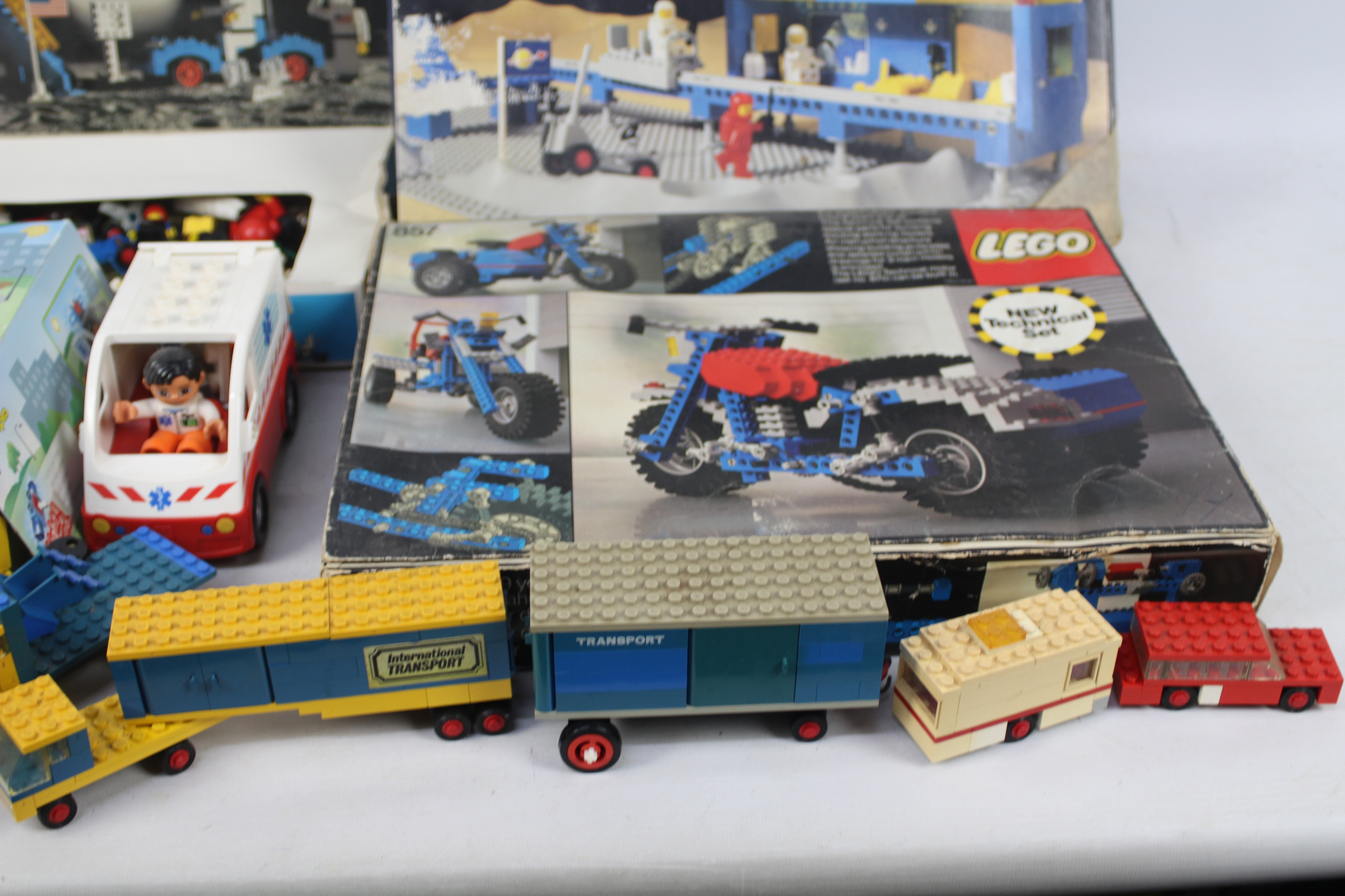 Lego - 3 x vintage Lego boxed sets, Moon Landing set dated 1975, Space Centre dated 1981, - Image 3 of 9