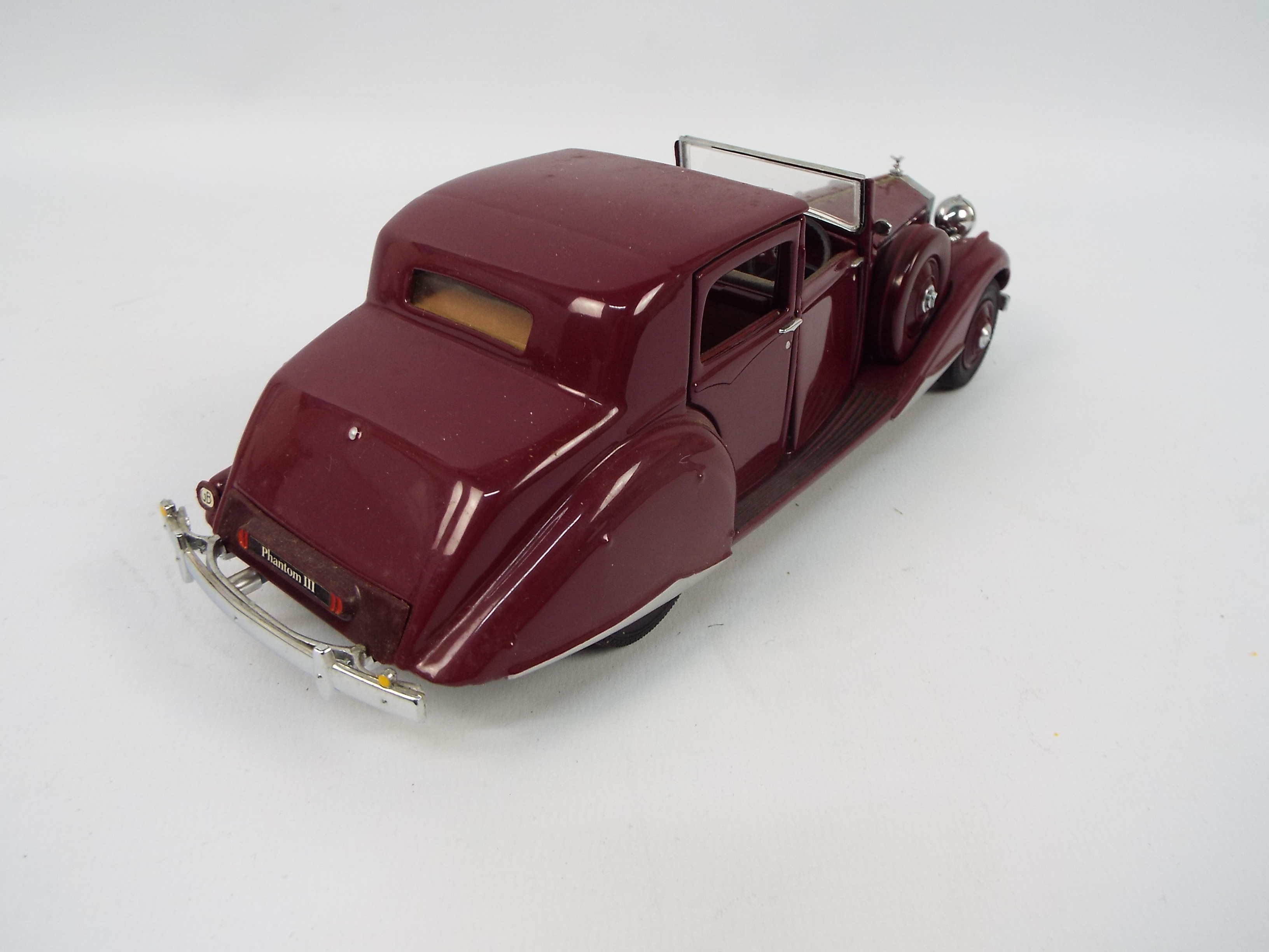 Danbury Mint - A boxed Danbury Mint diecast 1:24 scale 1938 Rolls Royce Phantom III. - Image 4 of 6