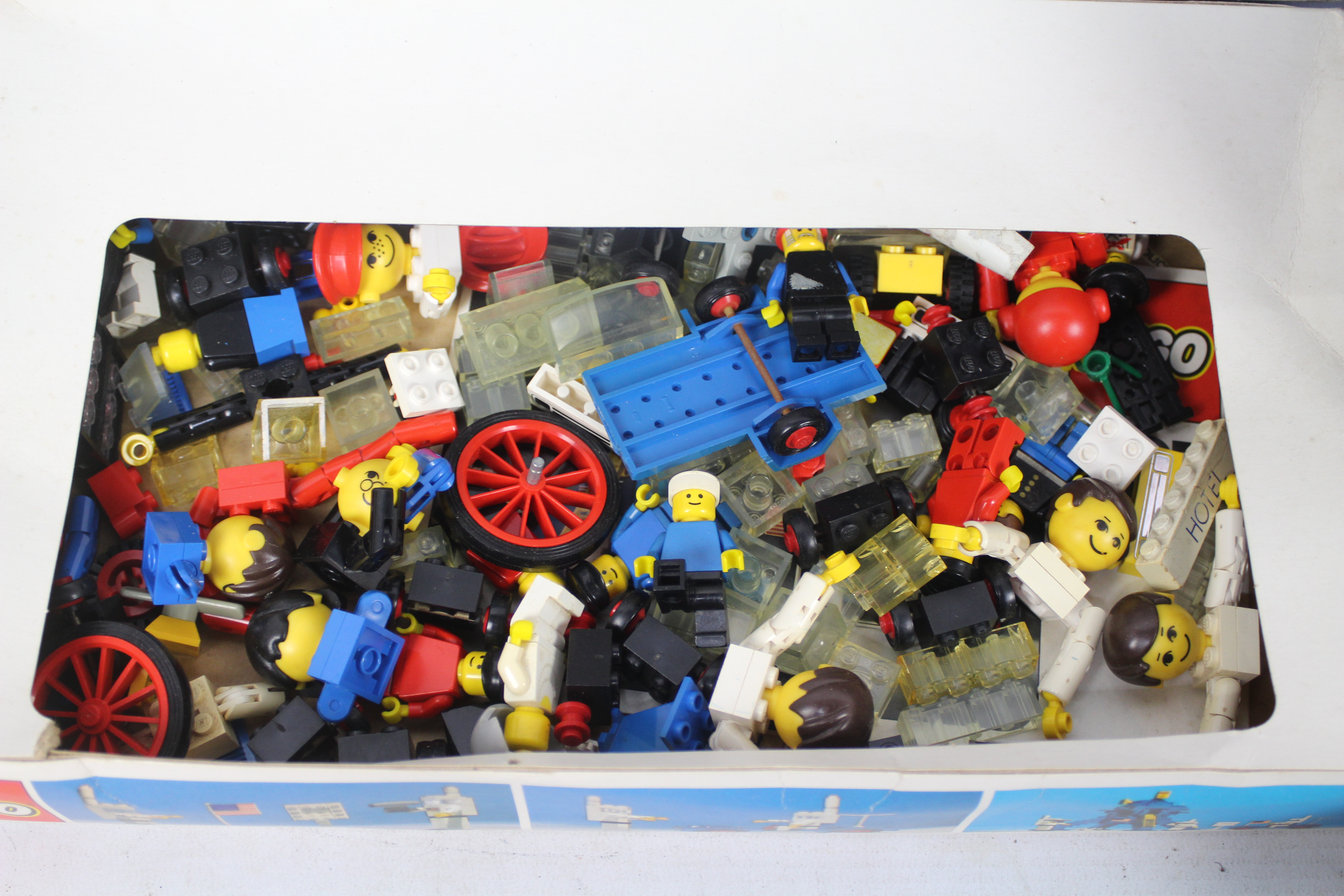 Lego - 3 x vintage Lego boxed sets, Moon Landing set dated 1975, Space Centre dated 1981, - Image 6 of 9