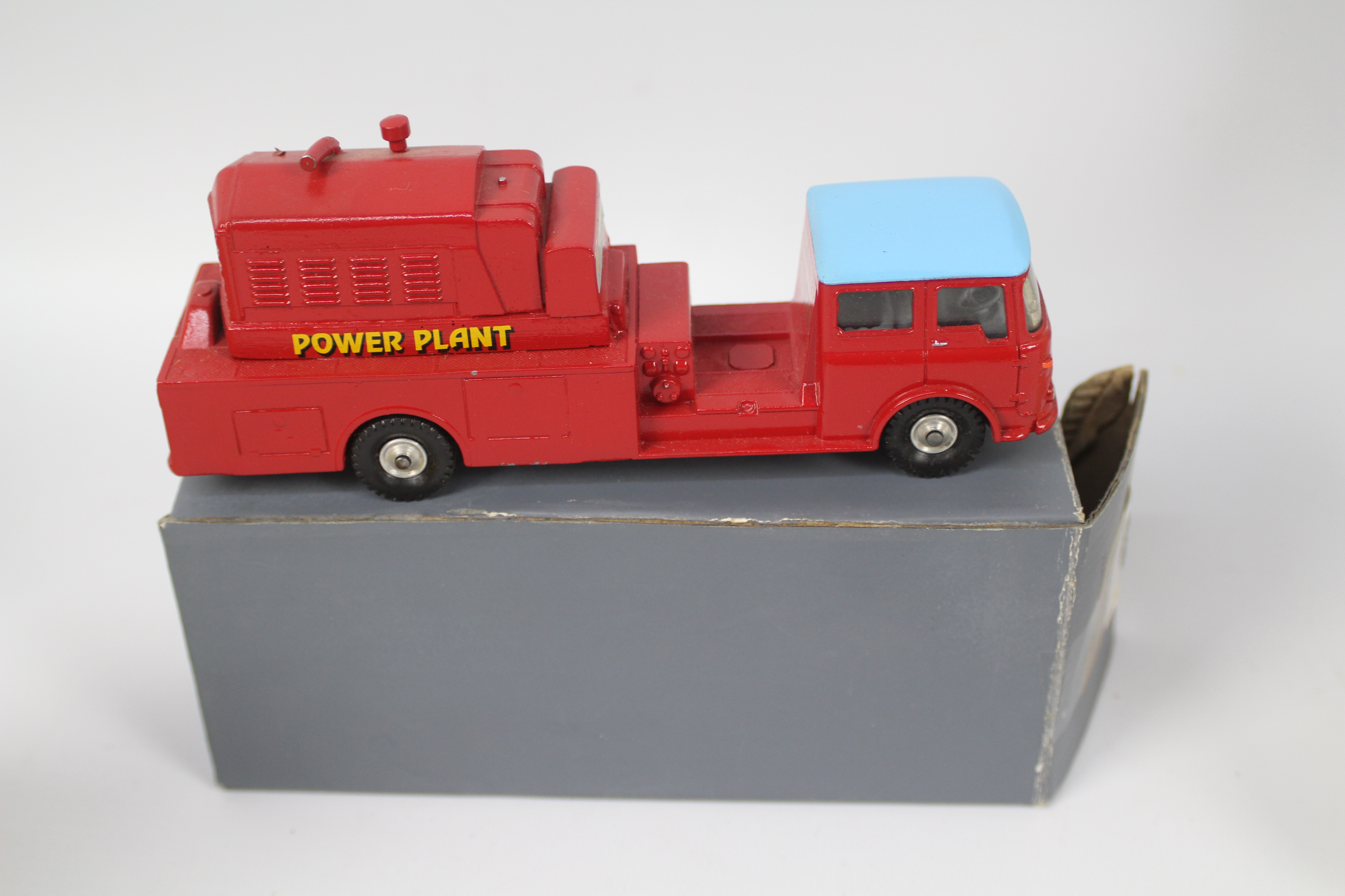 Dinky Toys - Corgi - A collection of boxed vintage diecast, - Image 6 of 6