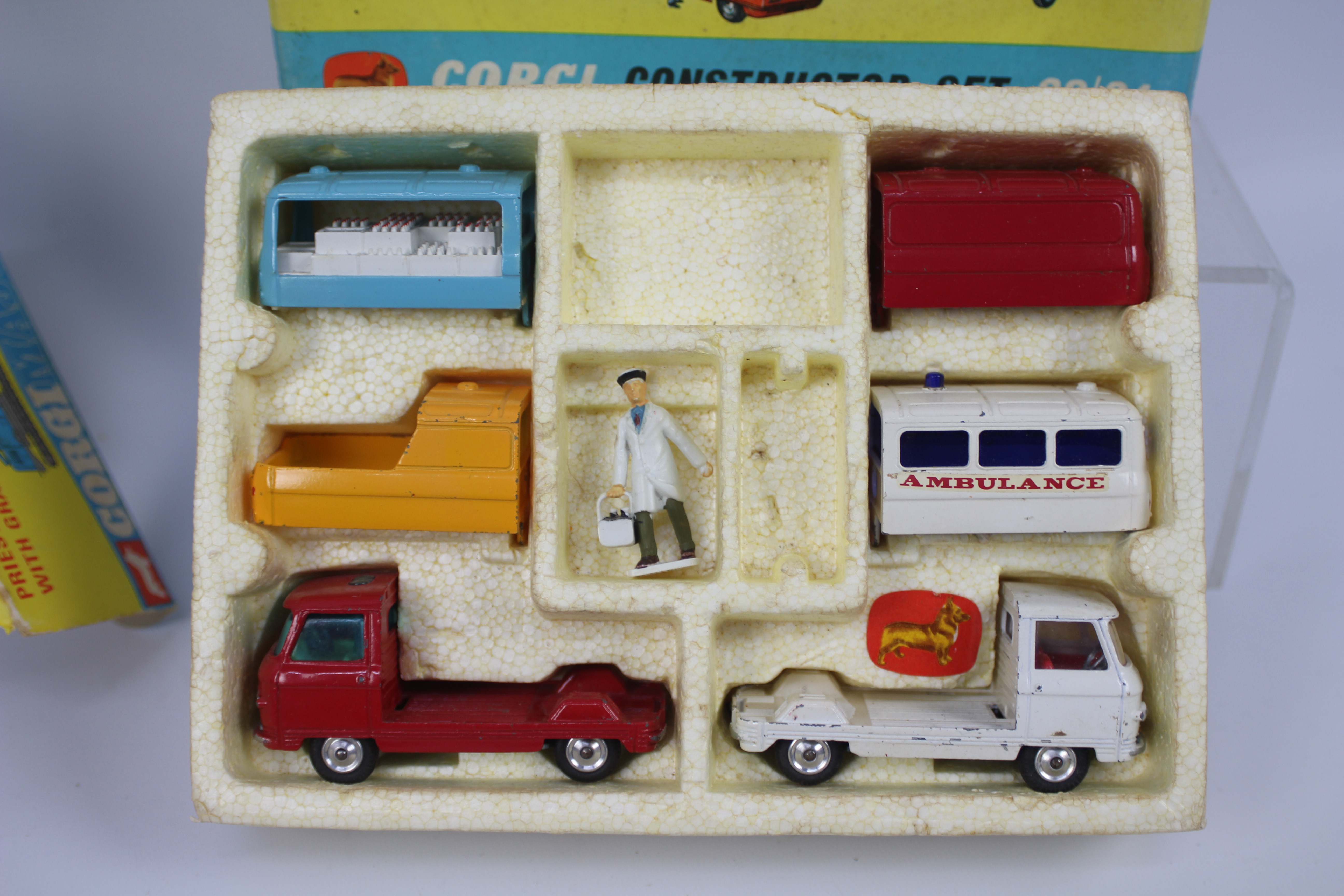 Dinky Toys - Corgi - A collection of boxed vintage diecast, - Image 3 of 6