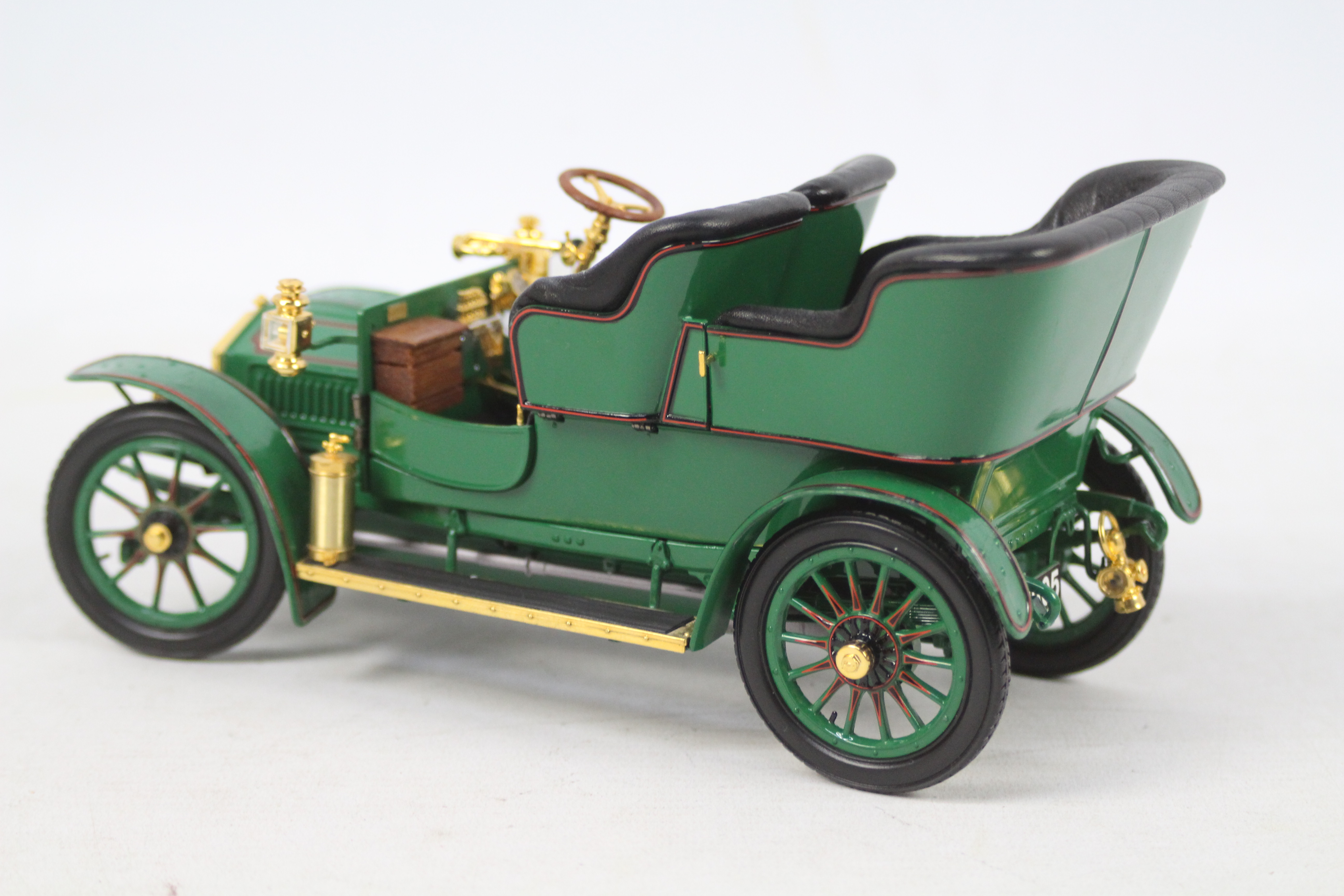 Franklin Mint - A 1:24 scale 1905 Rolls Royce in green livery. - Image 4 of 4