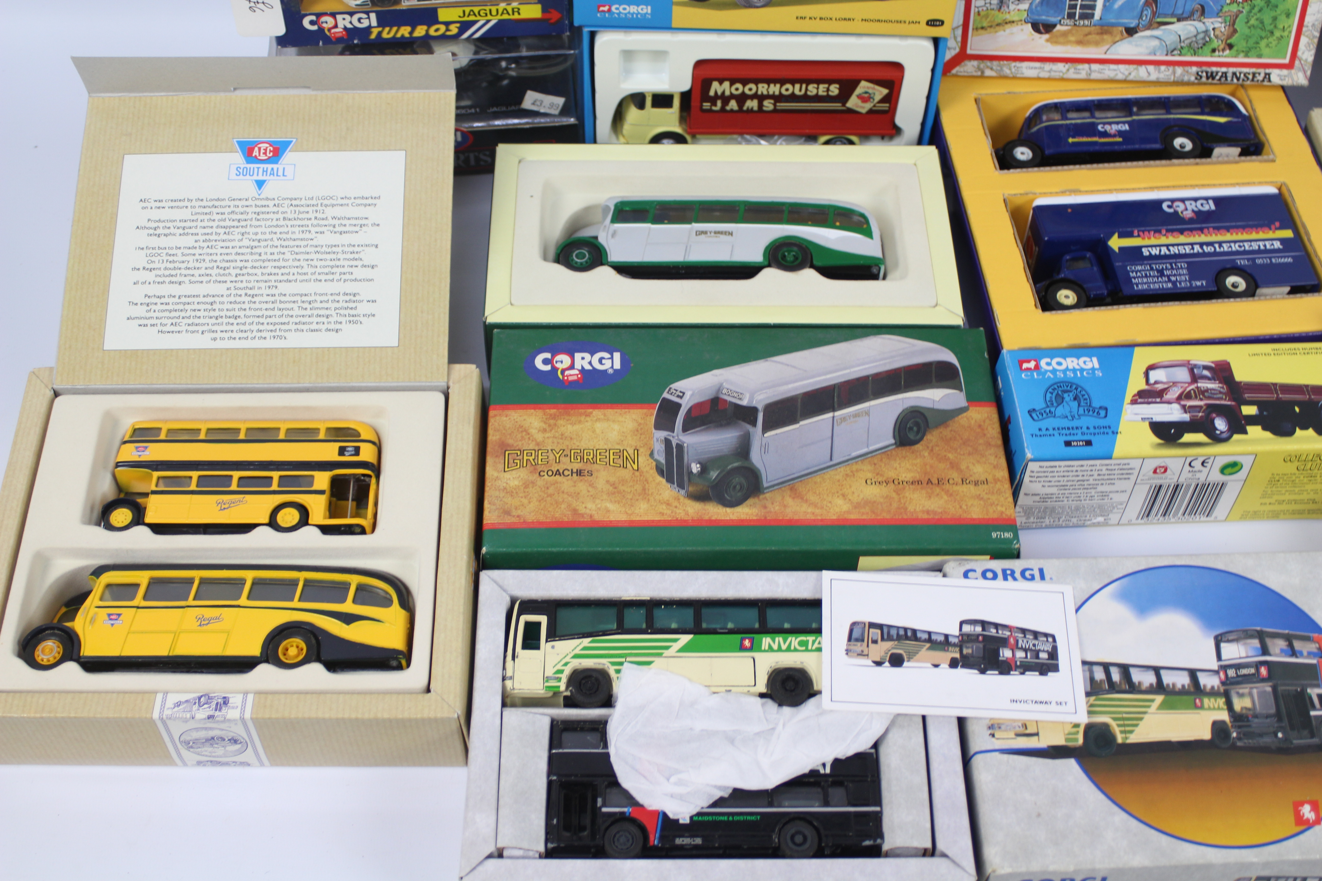 Corgi - A boxed collection of 15 diecast model vehicles from Corgi. - Image 3 of 4