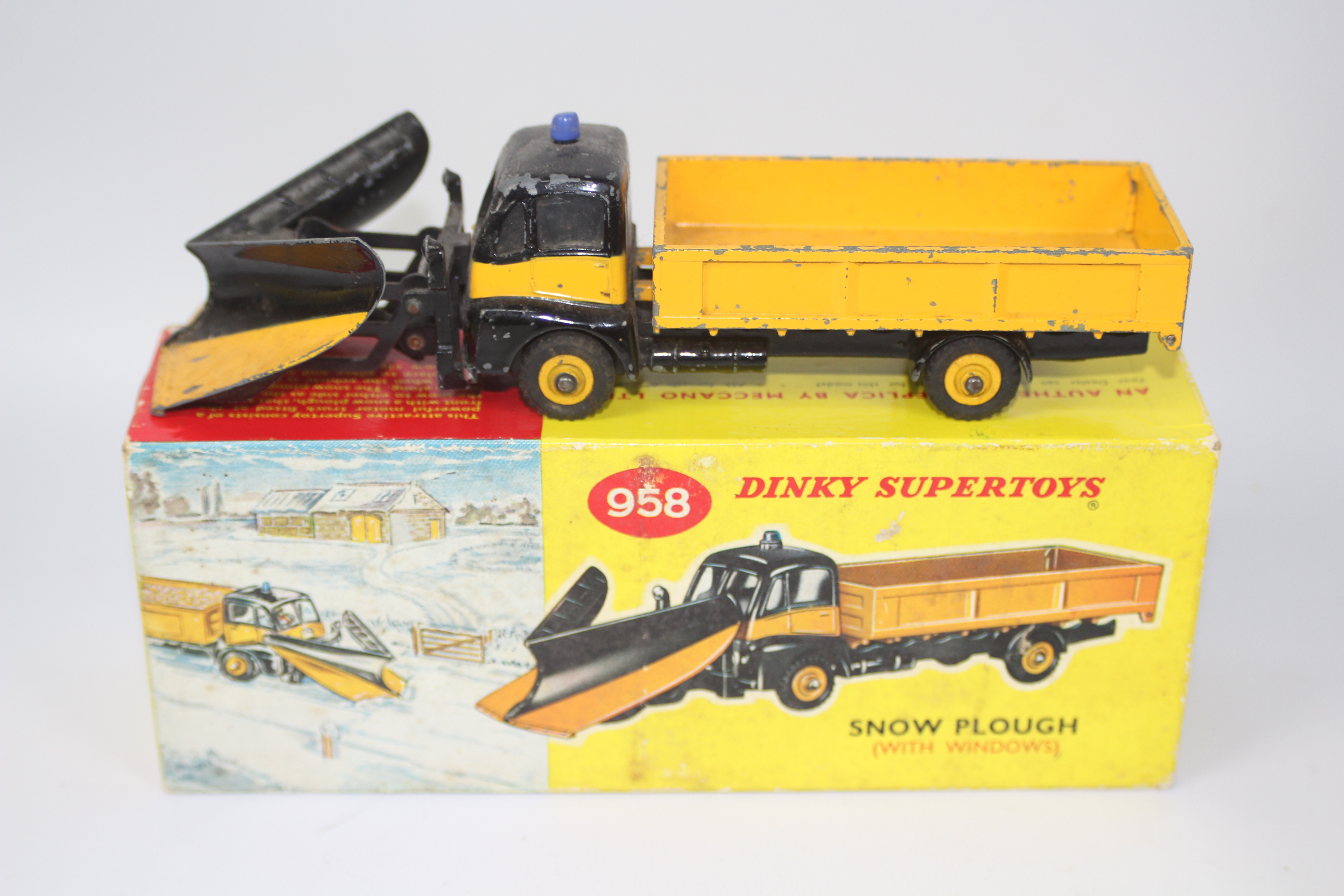 Dinky Toys - Corgi - A collection of boxed vintage diecast, - Image 5 of 6
