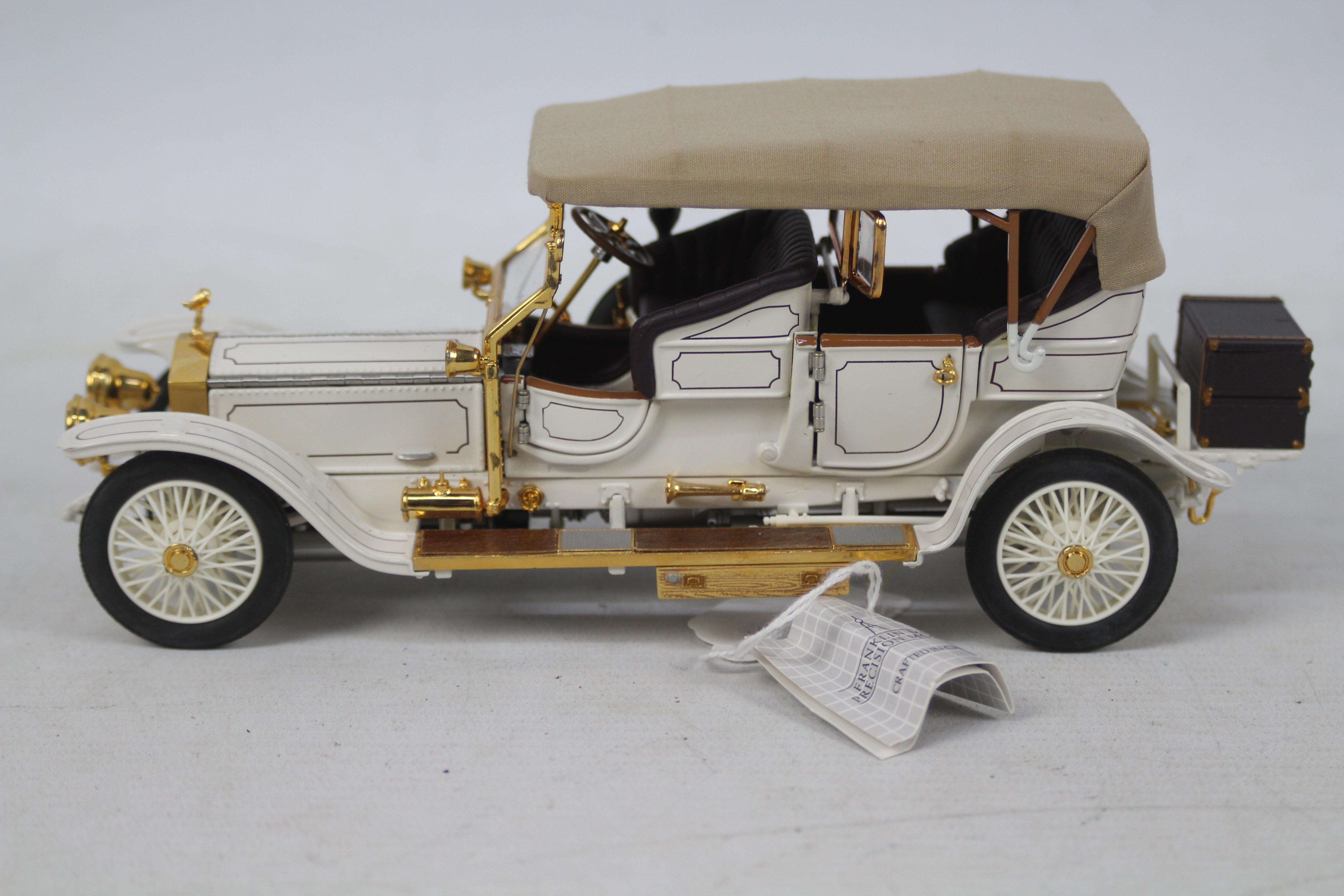 Franklin Mint - A 1:24 scale 1911 Rolls Royce Tourer in white colour and gold livery by Franklin - Image 4 of 5