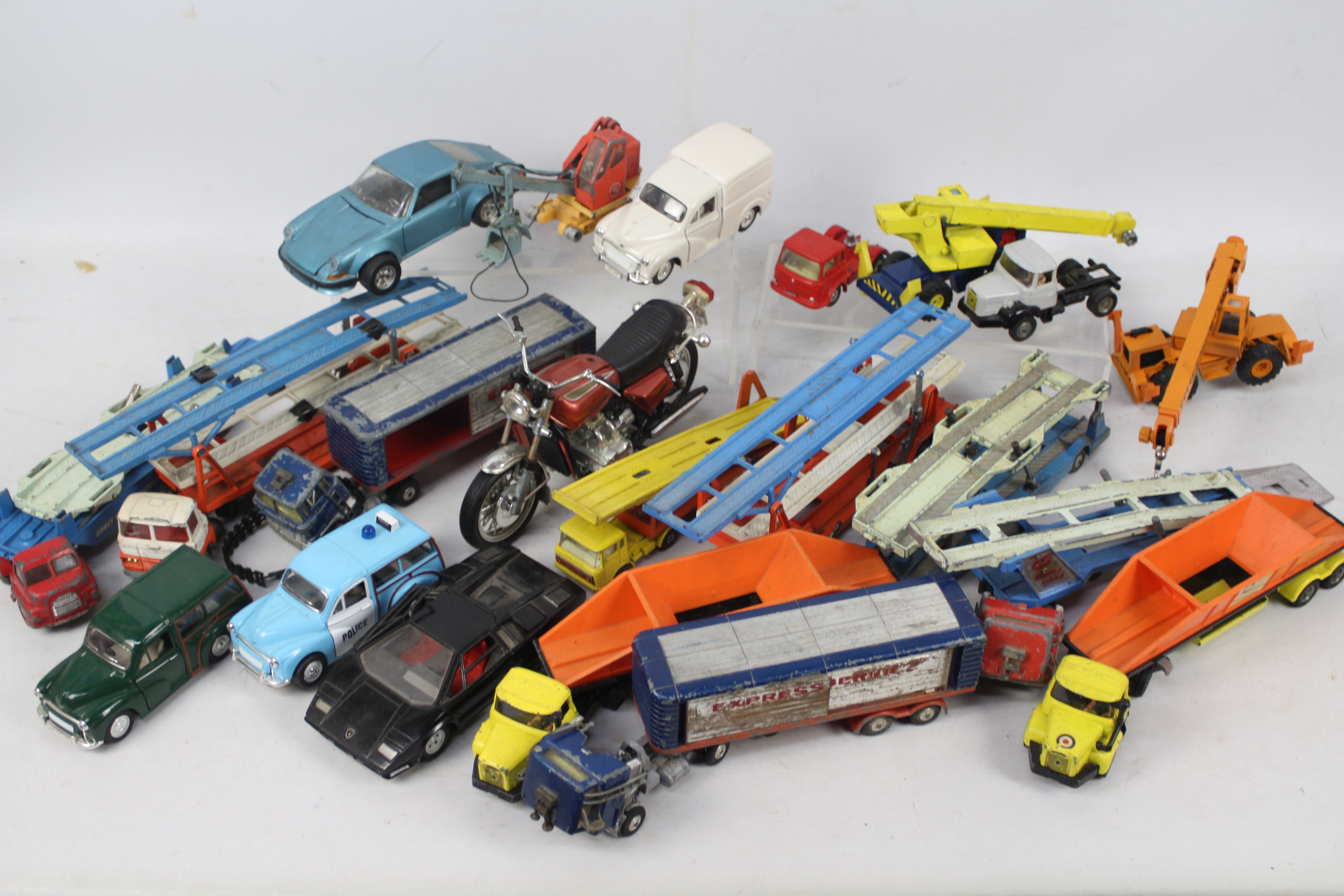 Corgi, Matchbox, Polistil - Others - An unboxed group of diecast model vehicles in various scales,