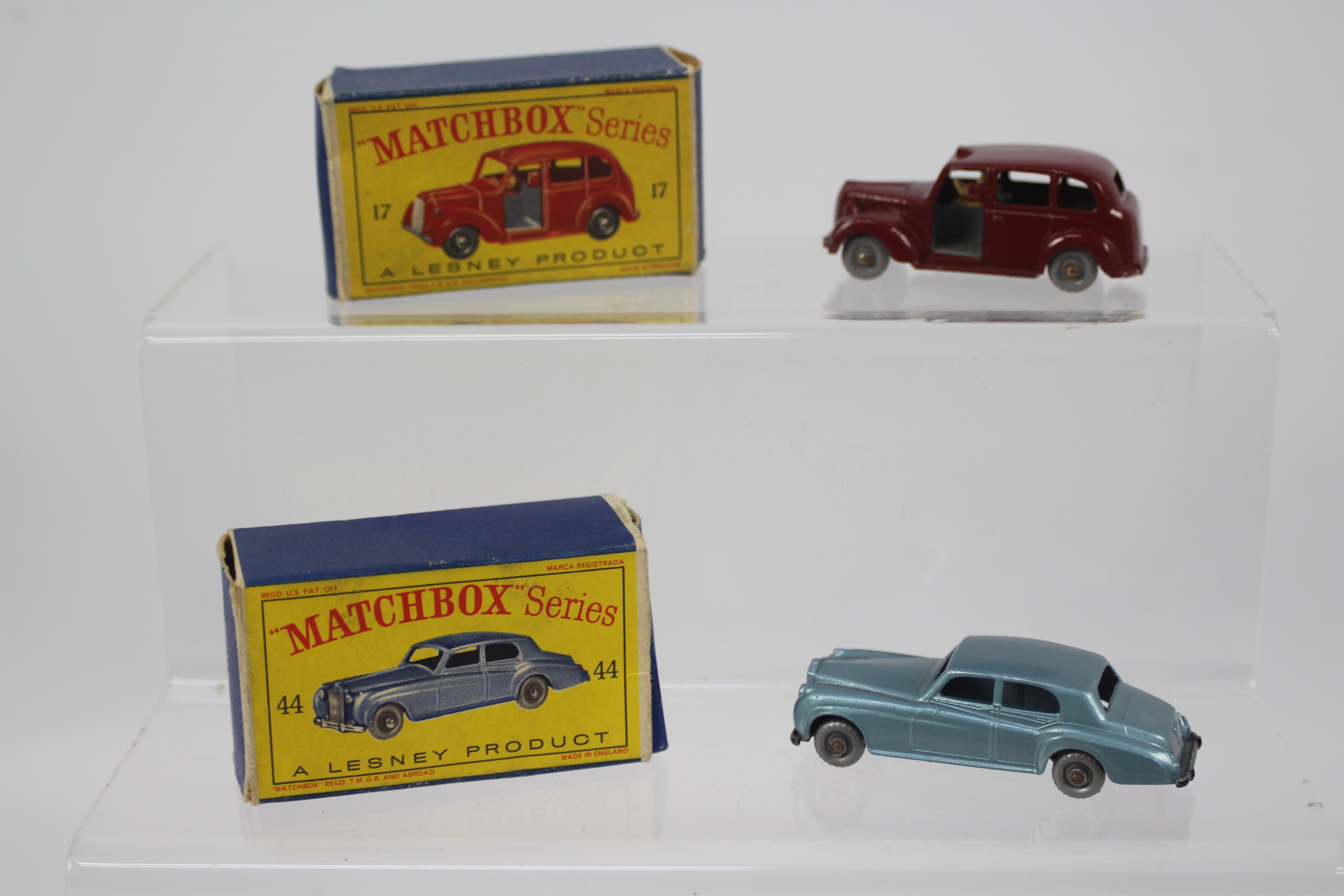 Matchbox - 4 x boxed vehicles, Austin Taxi with grey plastic wheels # 17, - Image 2 of 5