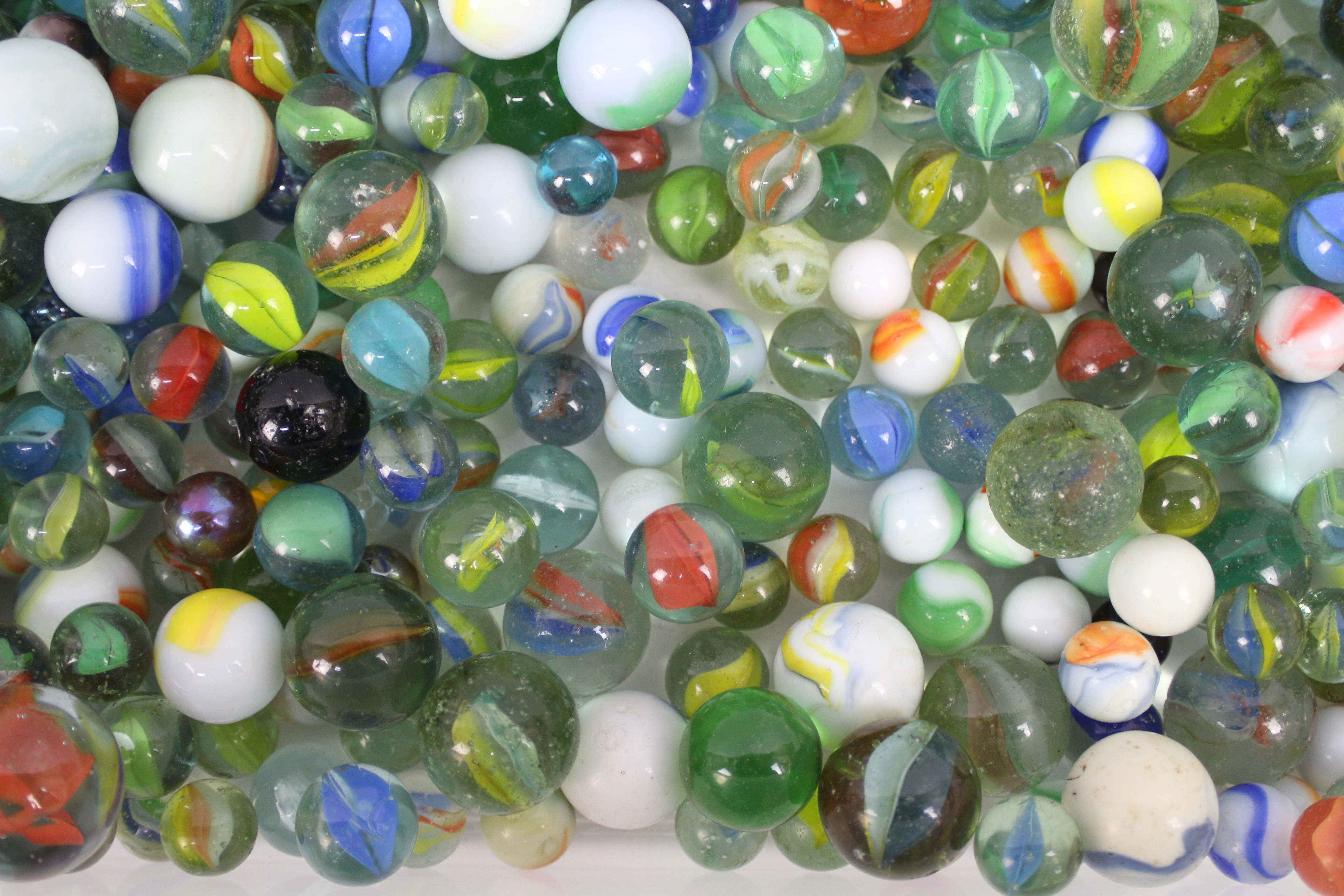 Marbles - A collection of approximately 520 marbles, various ages. Marbles weigh approximately 4. - Image 13 of 14