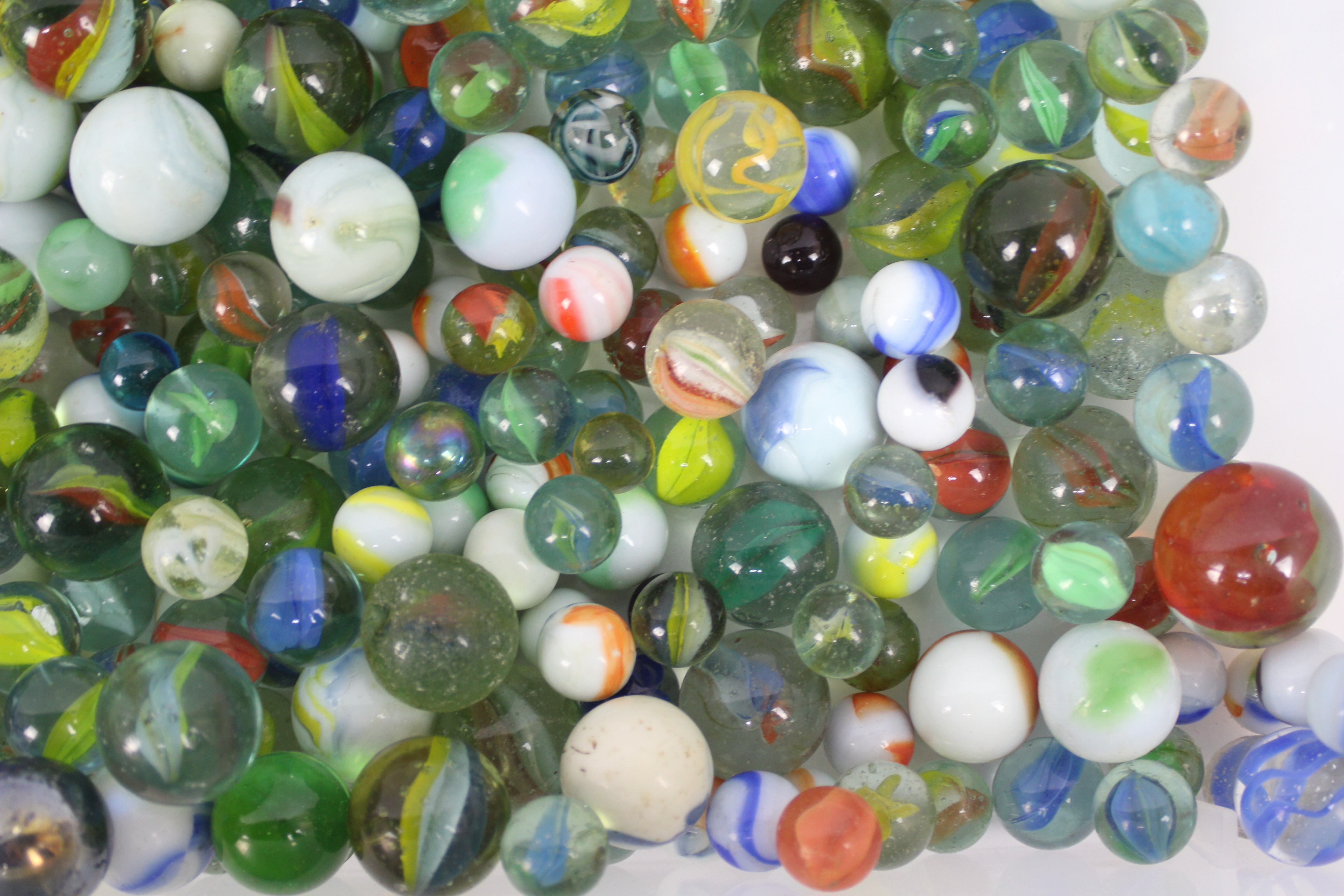 Marbles - A collection of approximately 520 marbles, various ages. Marbles weigh approximately 4. - Image 11 of 14