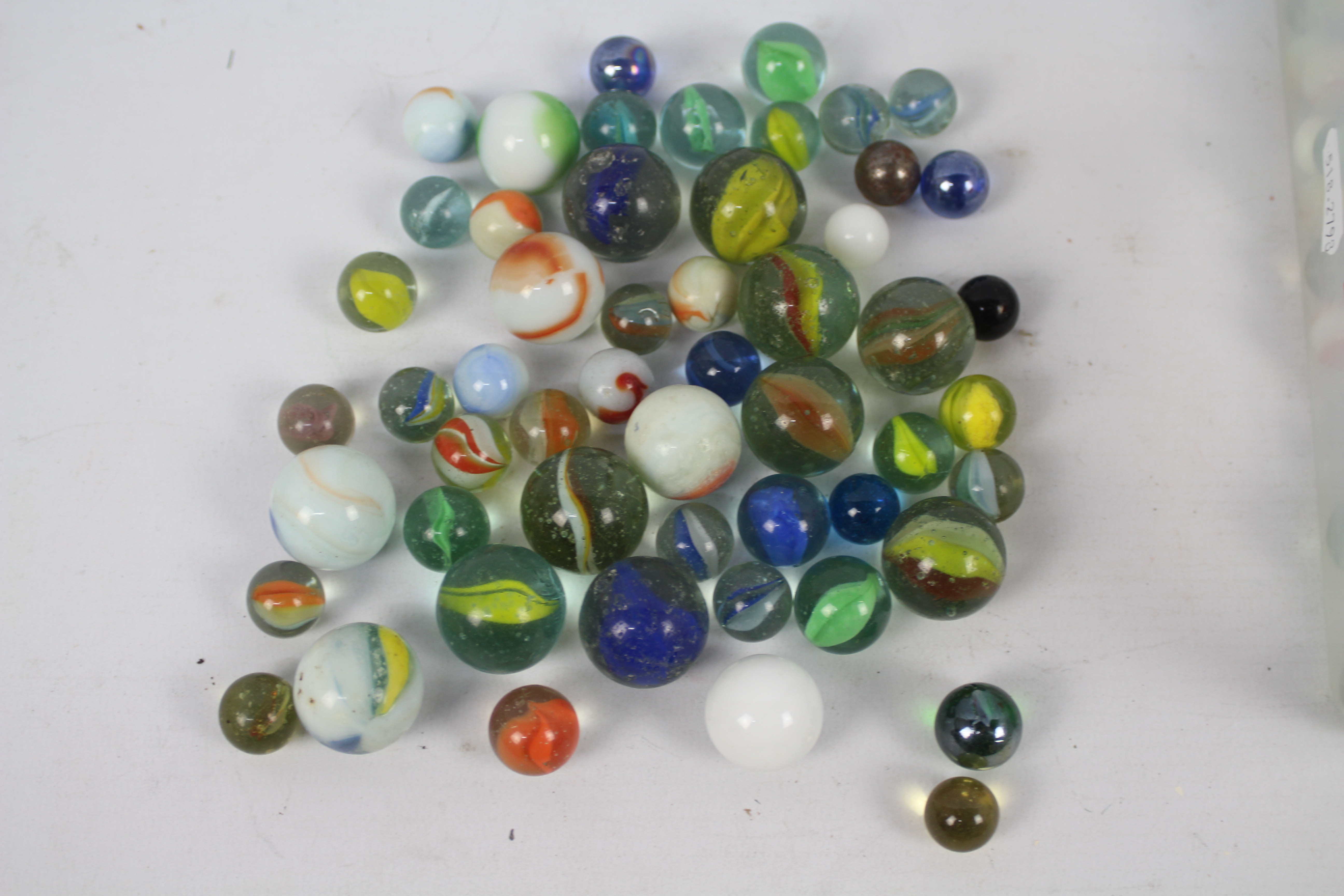Marbles - A collection of approximately 520 marbles, various ages. Marbles weigh approximately 4. - Image 7 of 14
