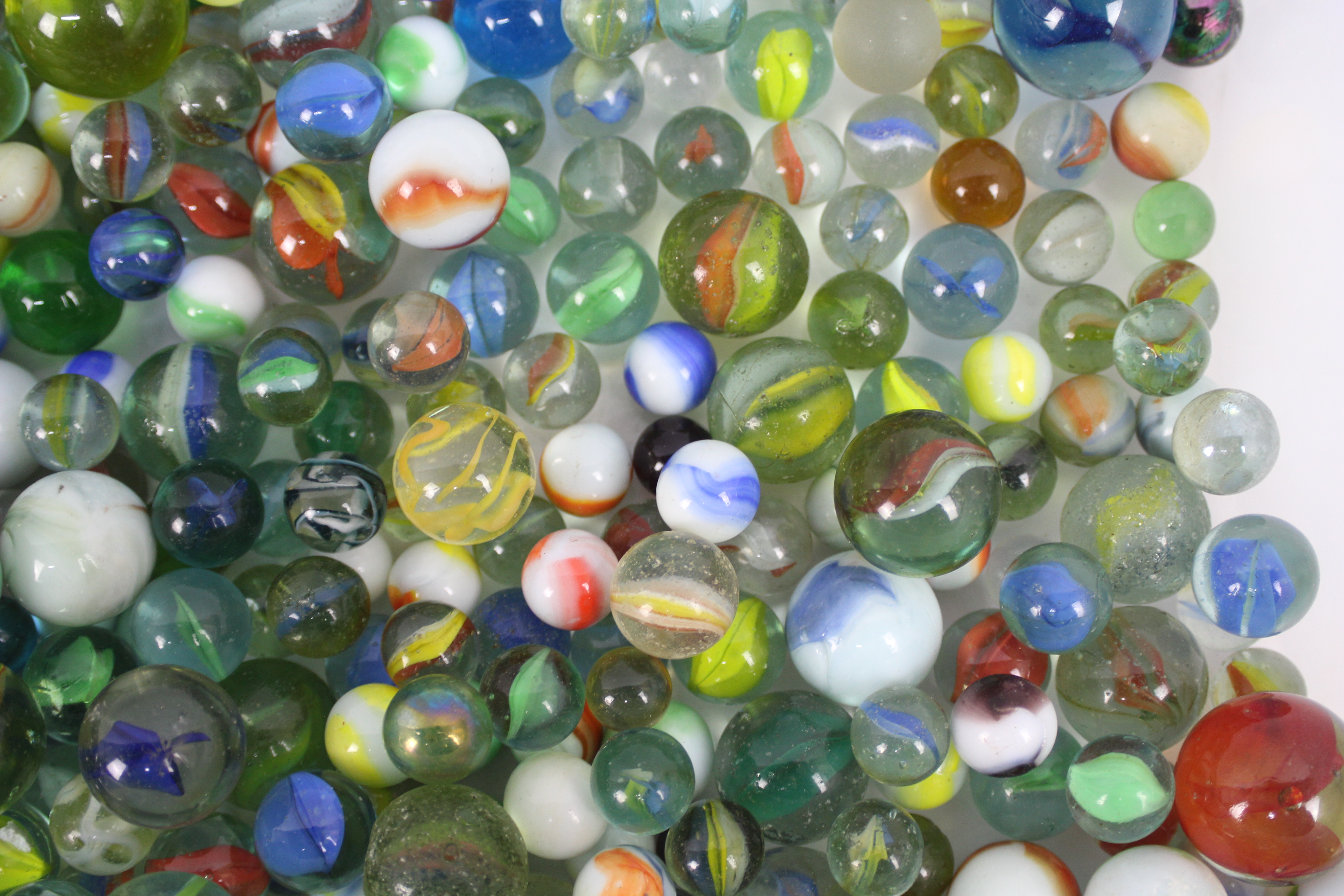 Marbles - A collection of approximately 520 marbles, various ages. Marbles weigh approximately 4. - Image 12 of 14