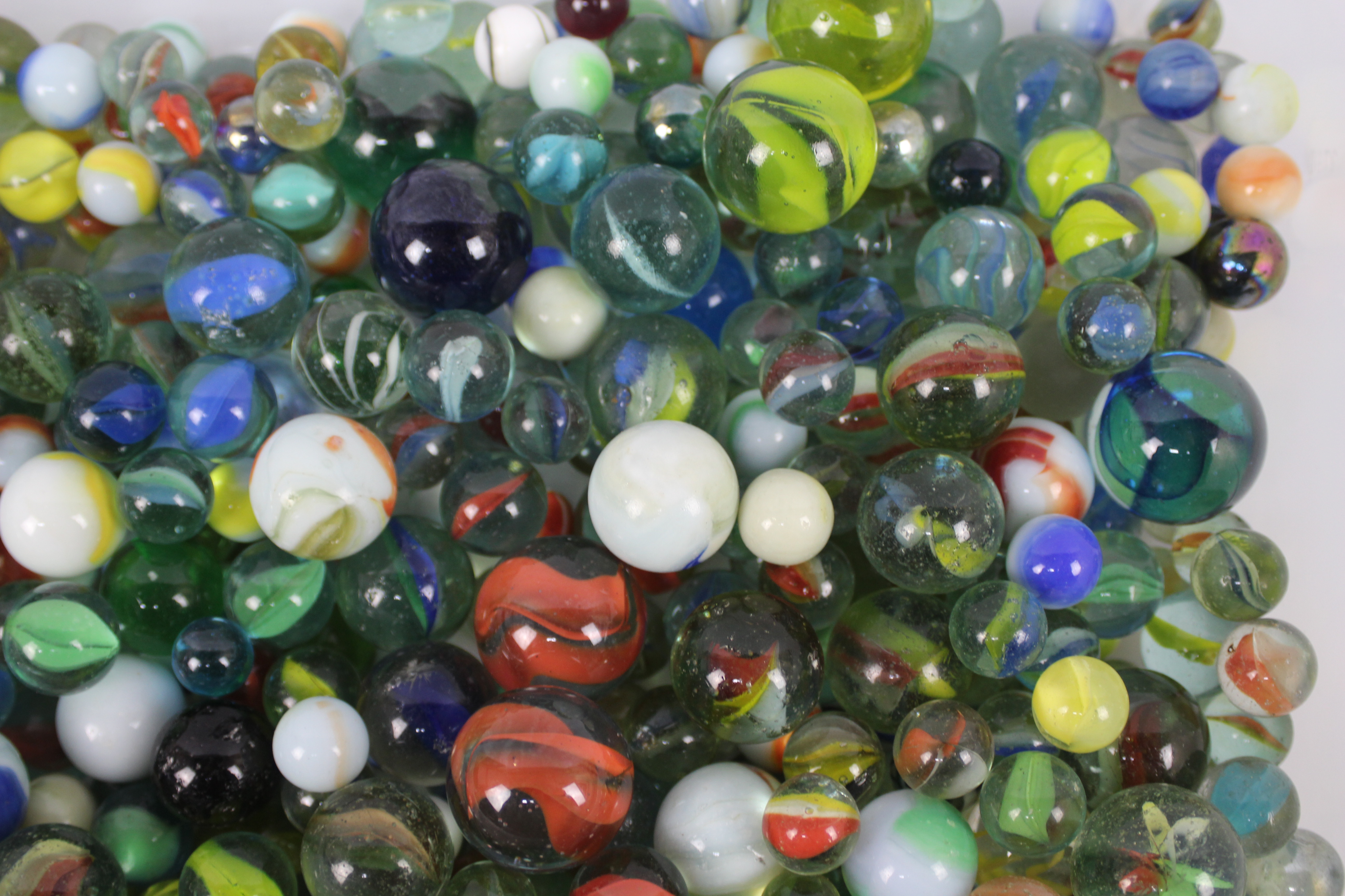 Marbles - A collection of approximately 520 marbles, various ages. Marbles weigh approximately 4. - Image 4 of 14