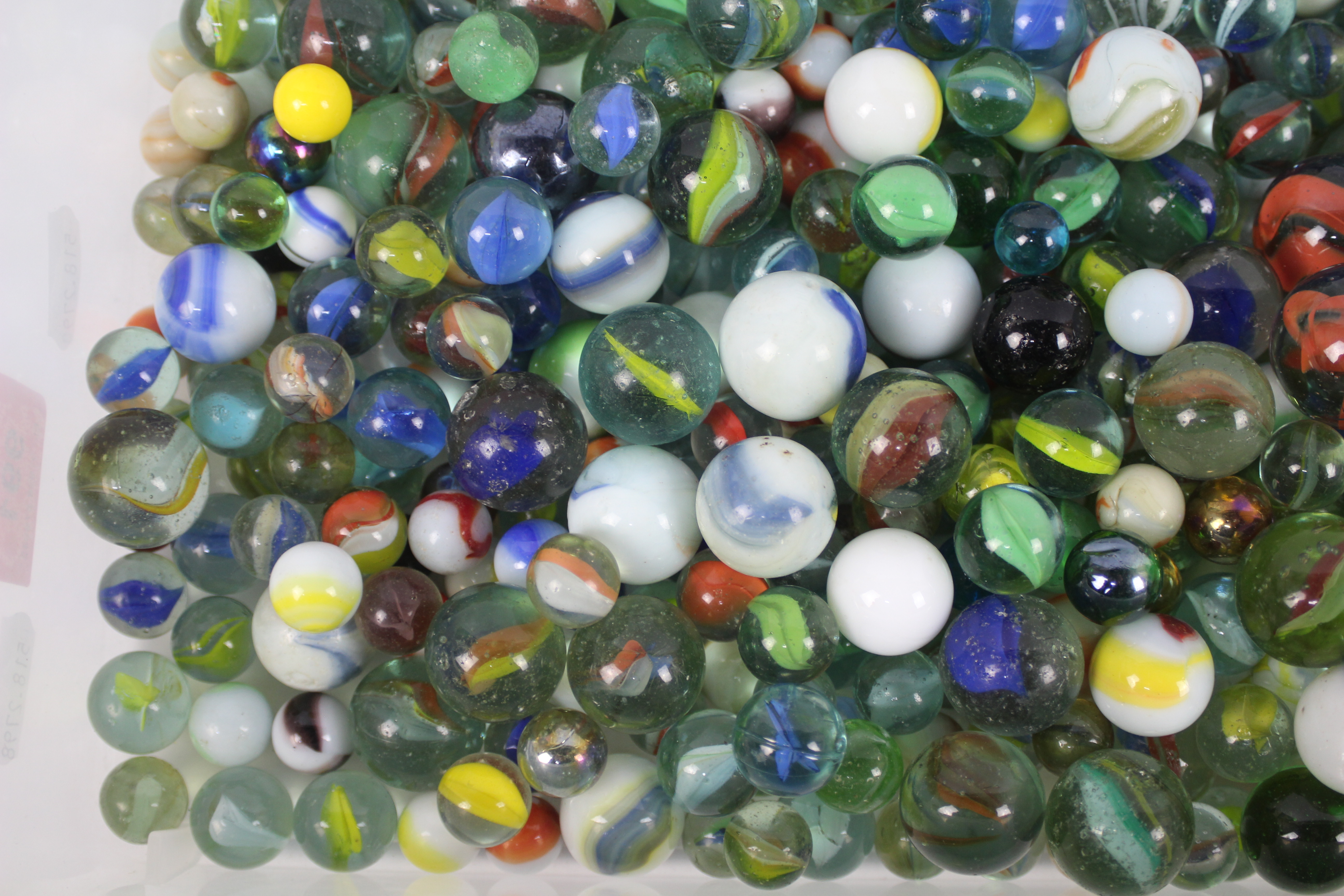 Marbles - A collection of approximately 520 marbles, various ages. Marbles weigh approximately 4. - Image 2 of 14