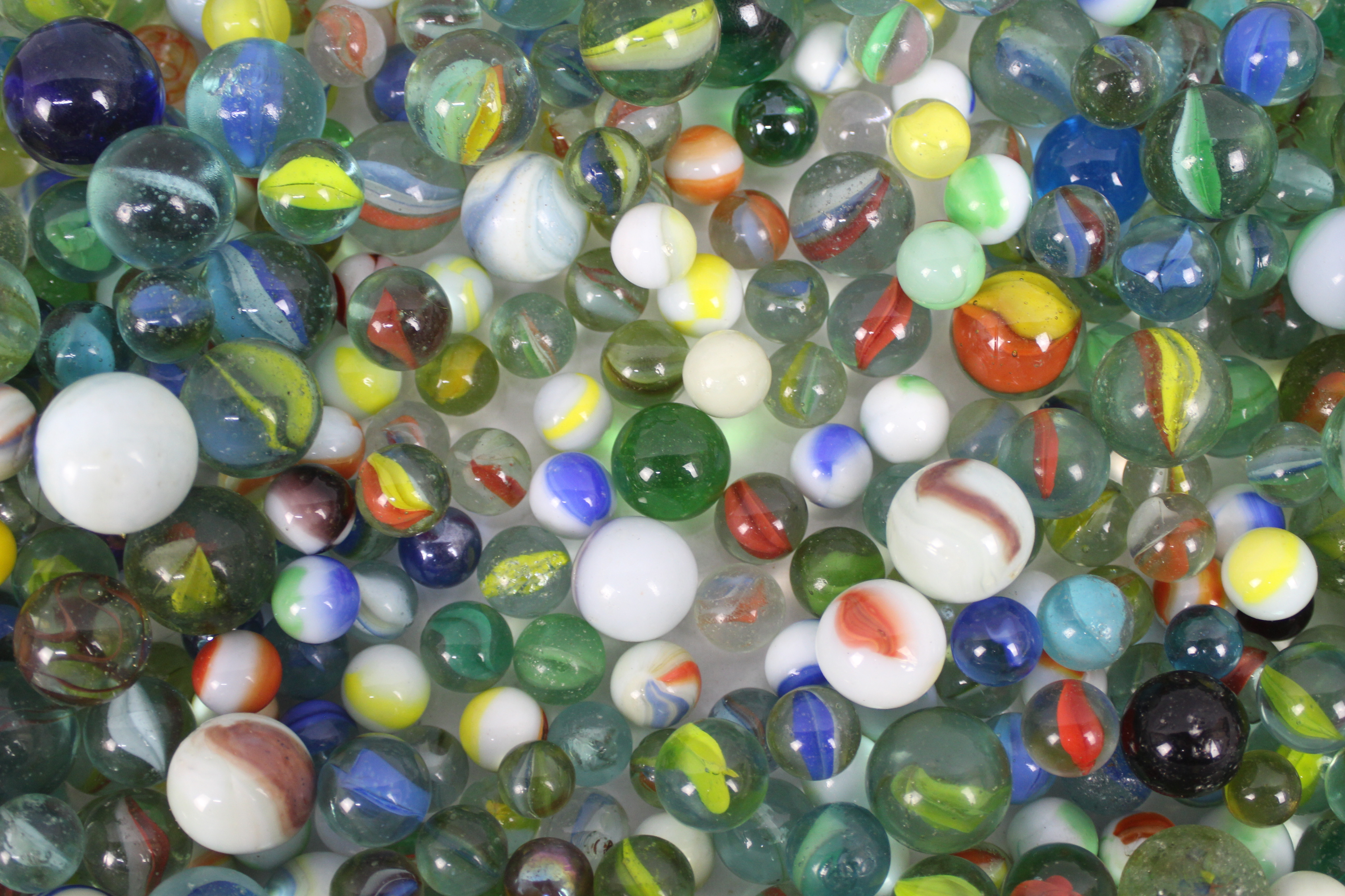 Marbles - A collection of approximately 520 marbles, various ages. Marbles weigh approximately 4. - Image 14 of 14