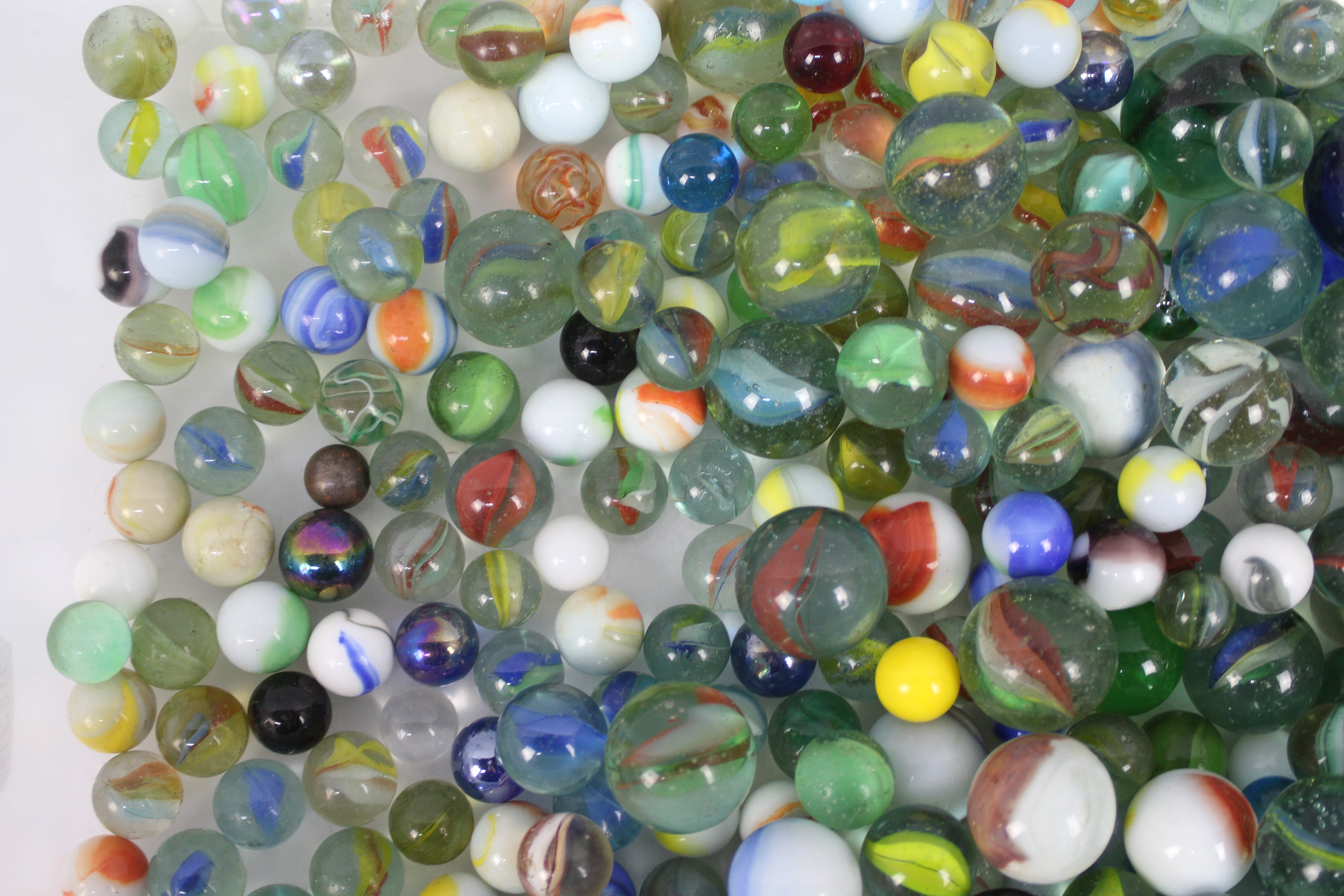 Marbles - A collection of approximately 520 marbles, various ages. Marbles weigh approximately 4. - Image 9 of 14