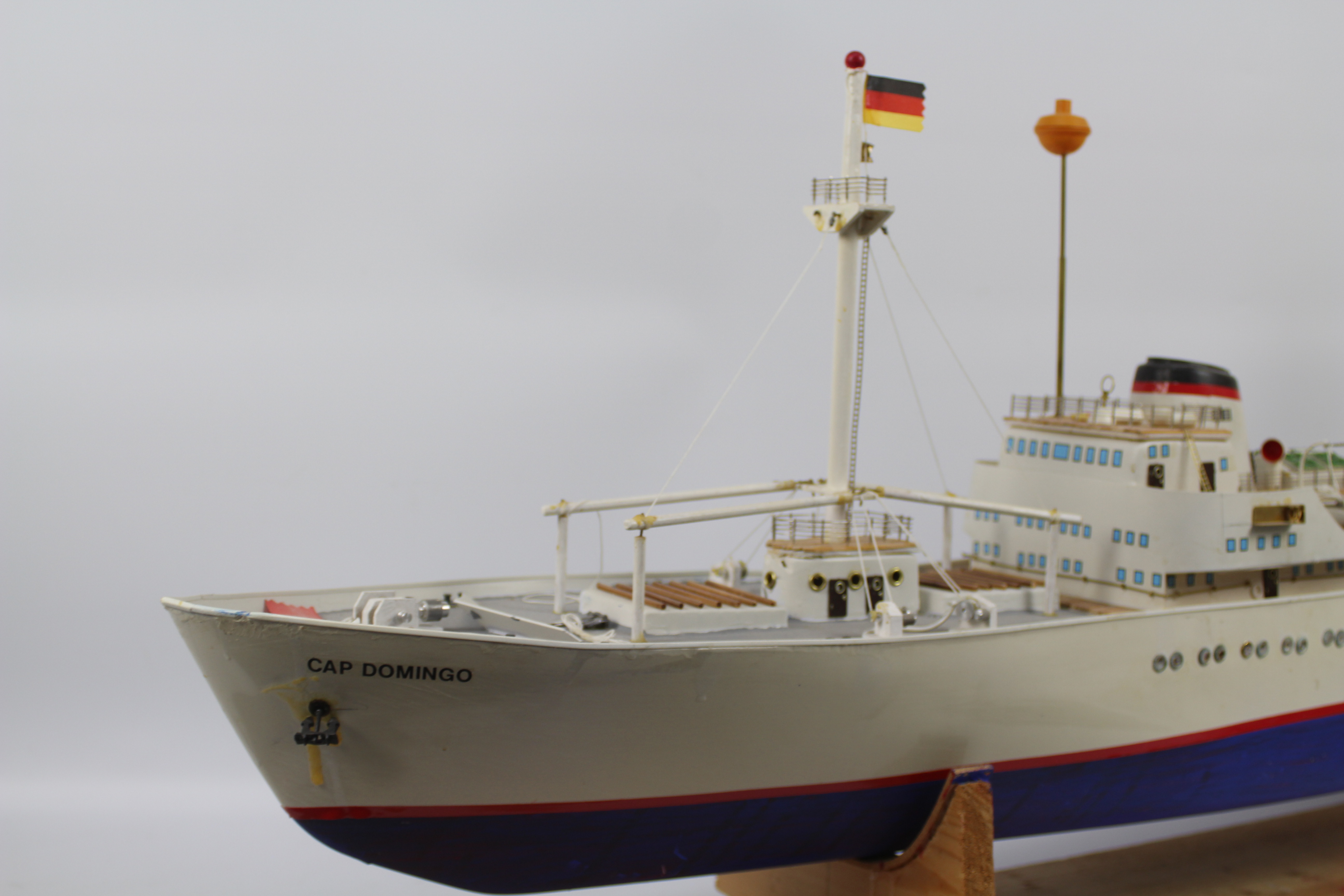 Robbe - A built model Cap Domingo ship in 1:100 scale. - Image 2 of 6