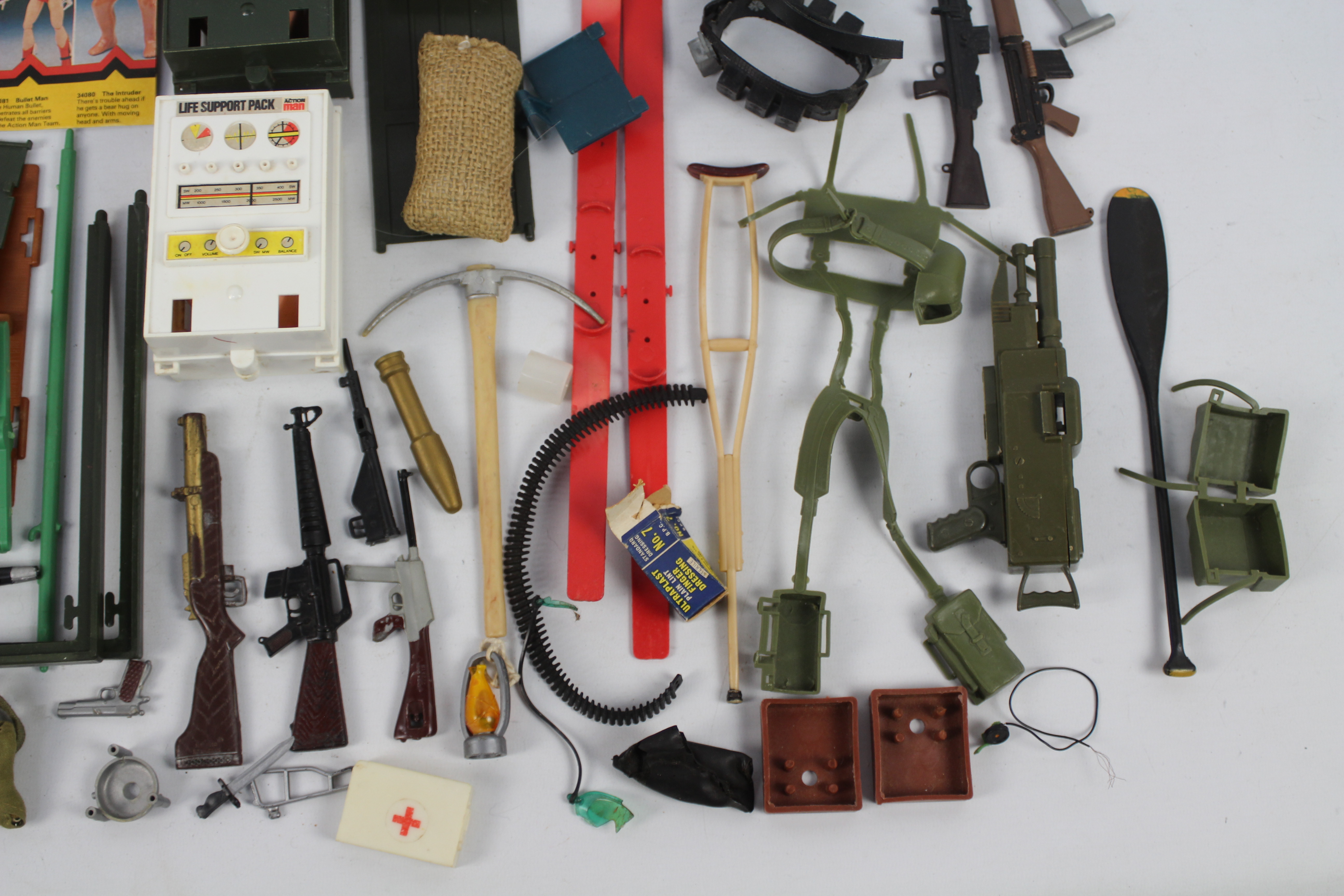Palitoy - Hasbro - Action Man - An unboxed group of vintage Action Man weapons and accessories. - Image 3 of 4