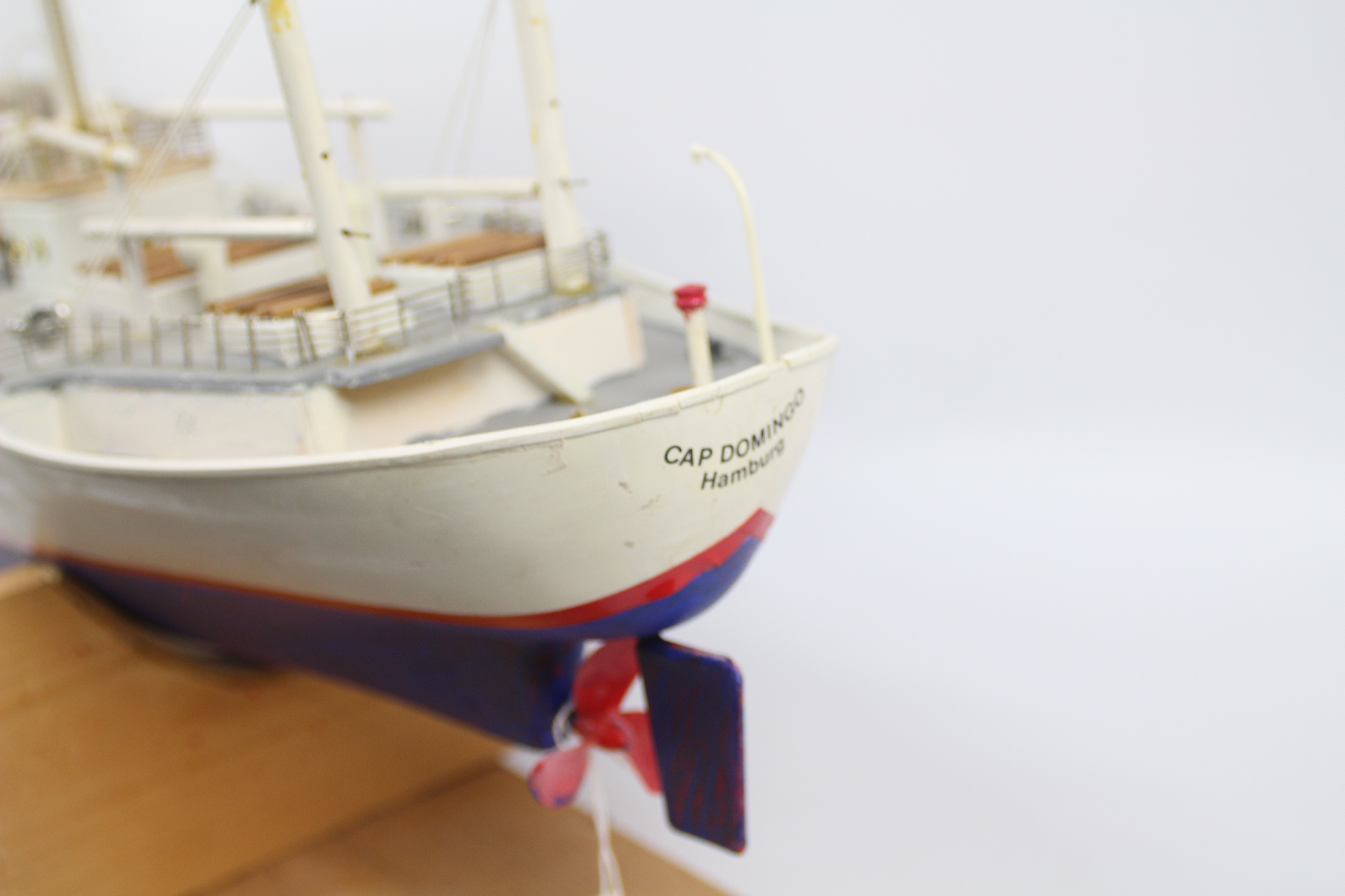 Robbe - A built model Cap Domingo ship in 1:100 scale. - Image 6 of 6