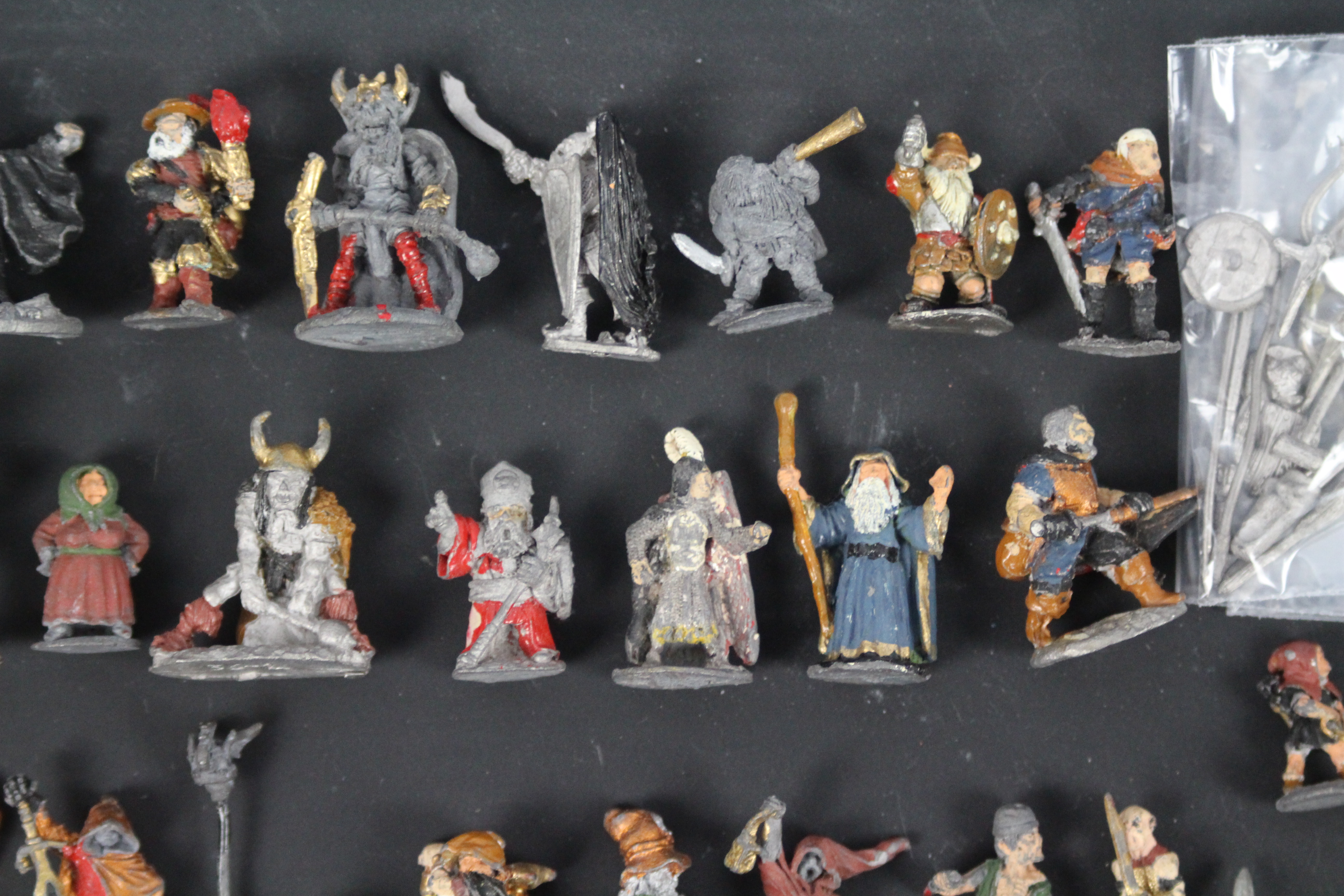 Role Playing - Games Workshop - Warhammer - An unboxed and predominately collection of over 40 - Image 5 of 5