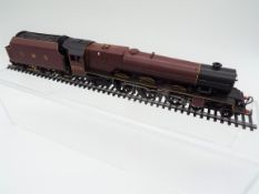 Hornby - an OO gauge model 4-6-2 locomotive and tender running no 6201 'Princess Elizabeth',