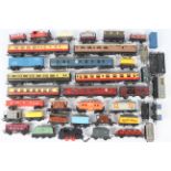 Hornby - Lima - Triang - Hornby Dublo - Others - An unboxed collection of OO gauge freight and