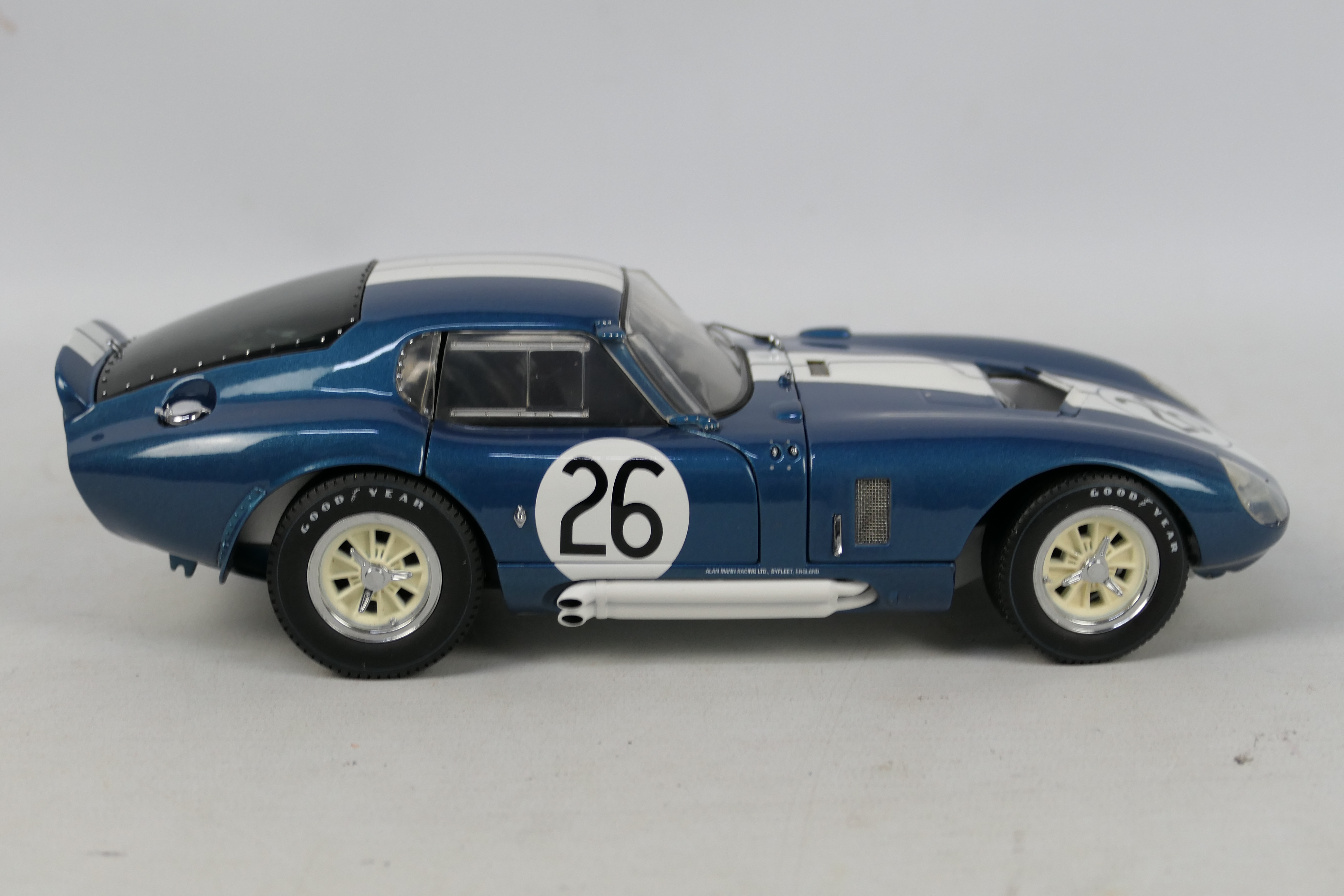 Exoto - Racing Legends - A boxed Cobra Daytona Coupe in 1:18 scale. # 18005. - Image 6 of 8