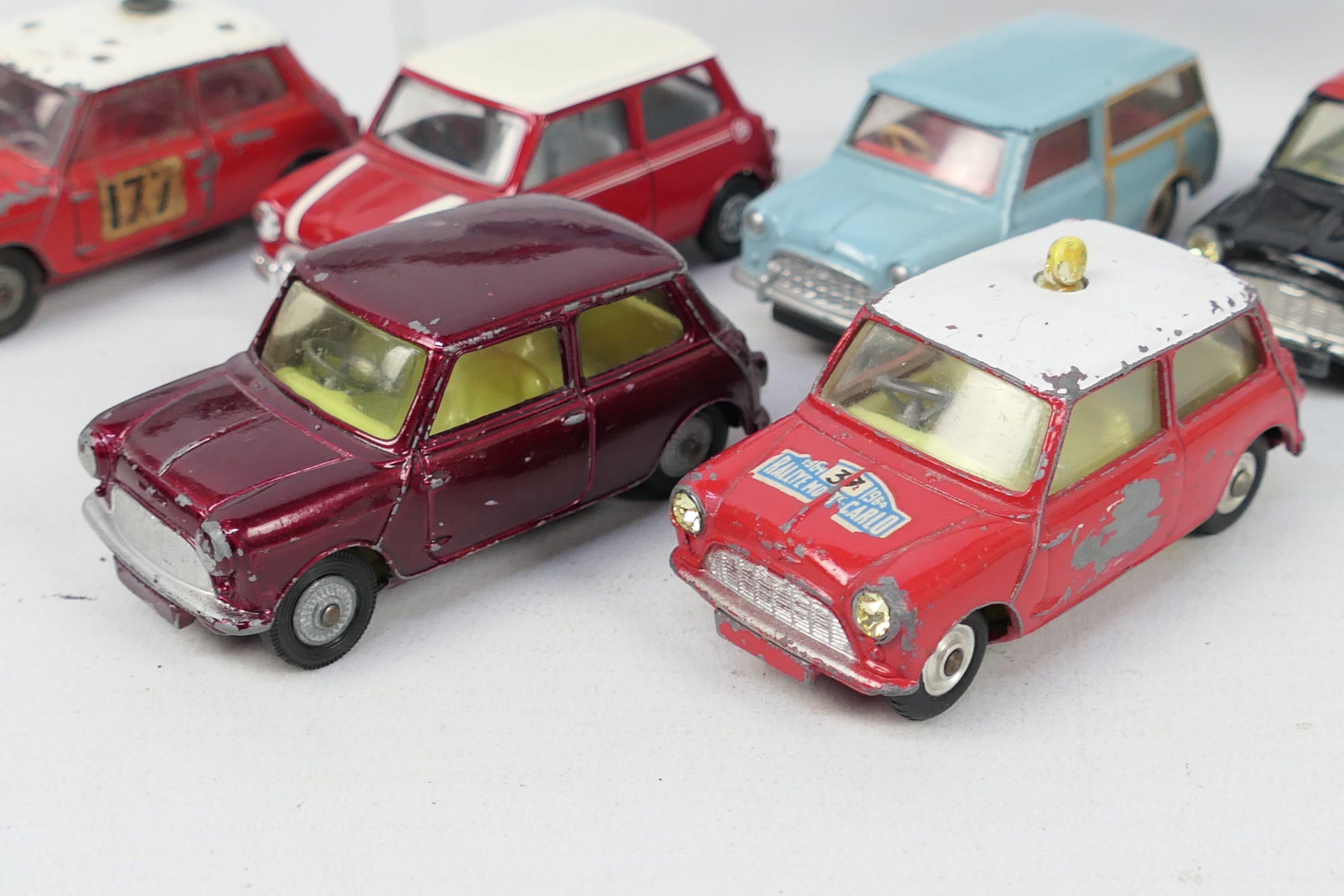 Corgi - Dinky - Hongwell - 18 x unboxed Mini models in 1:43 scale including Countryman # 485, - Image 7 of 8