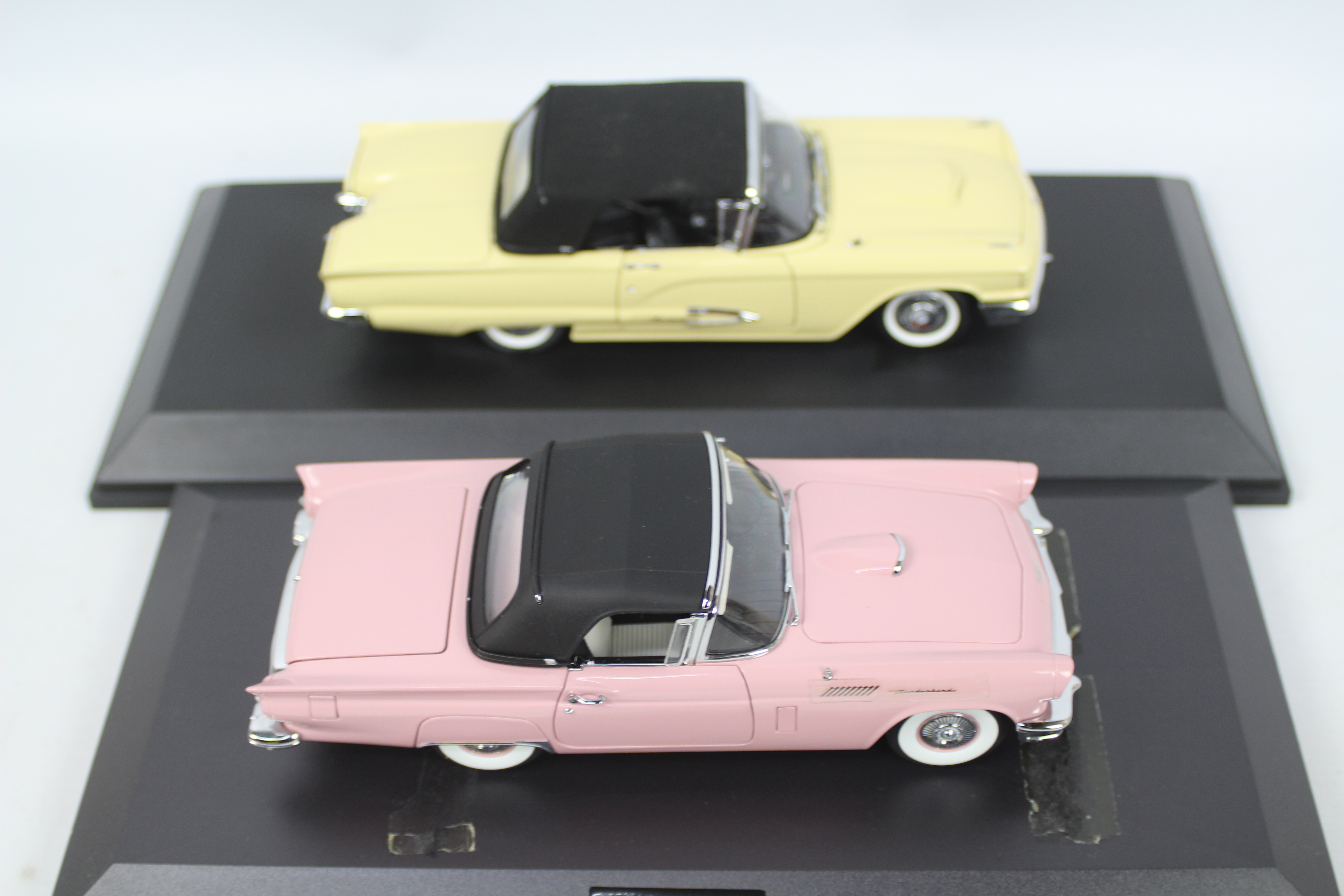 Danbury Mint - 2 x Ford Thunderbird models in 1:24 scale, - Image 5 of 5