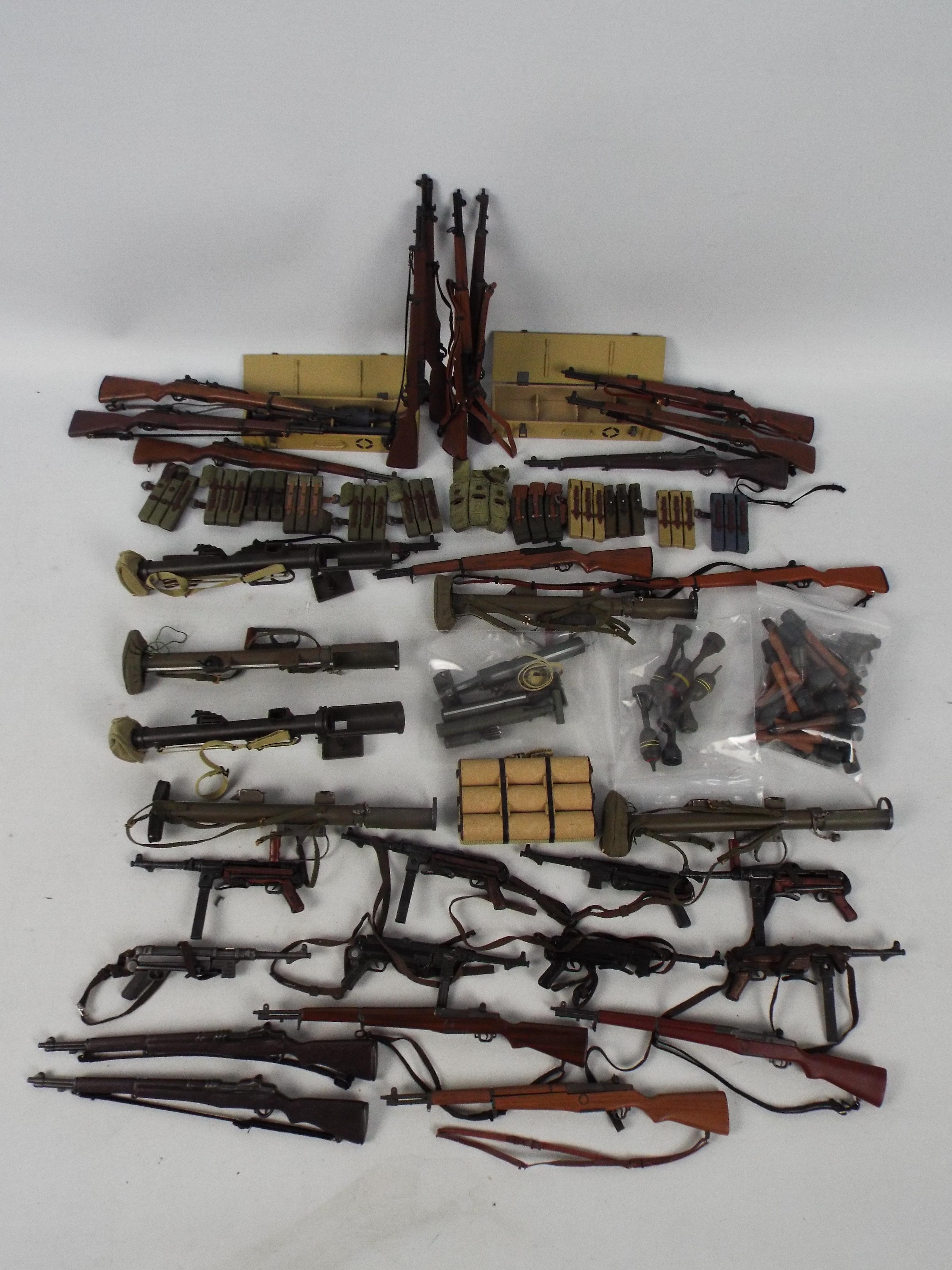 Dragon - DiD - A loose collection of 1:6 scale action figure weapons and accessories,