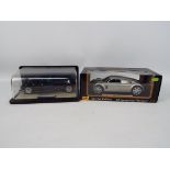 Franklin Mint - Maisto - A 1930 Bugatti Royal Coupe Napoleon in 1:24 scale in a display case and a