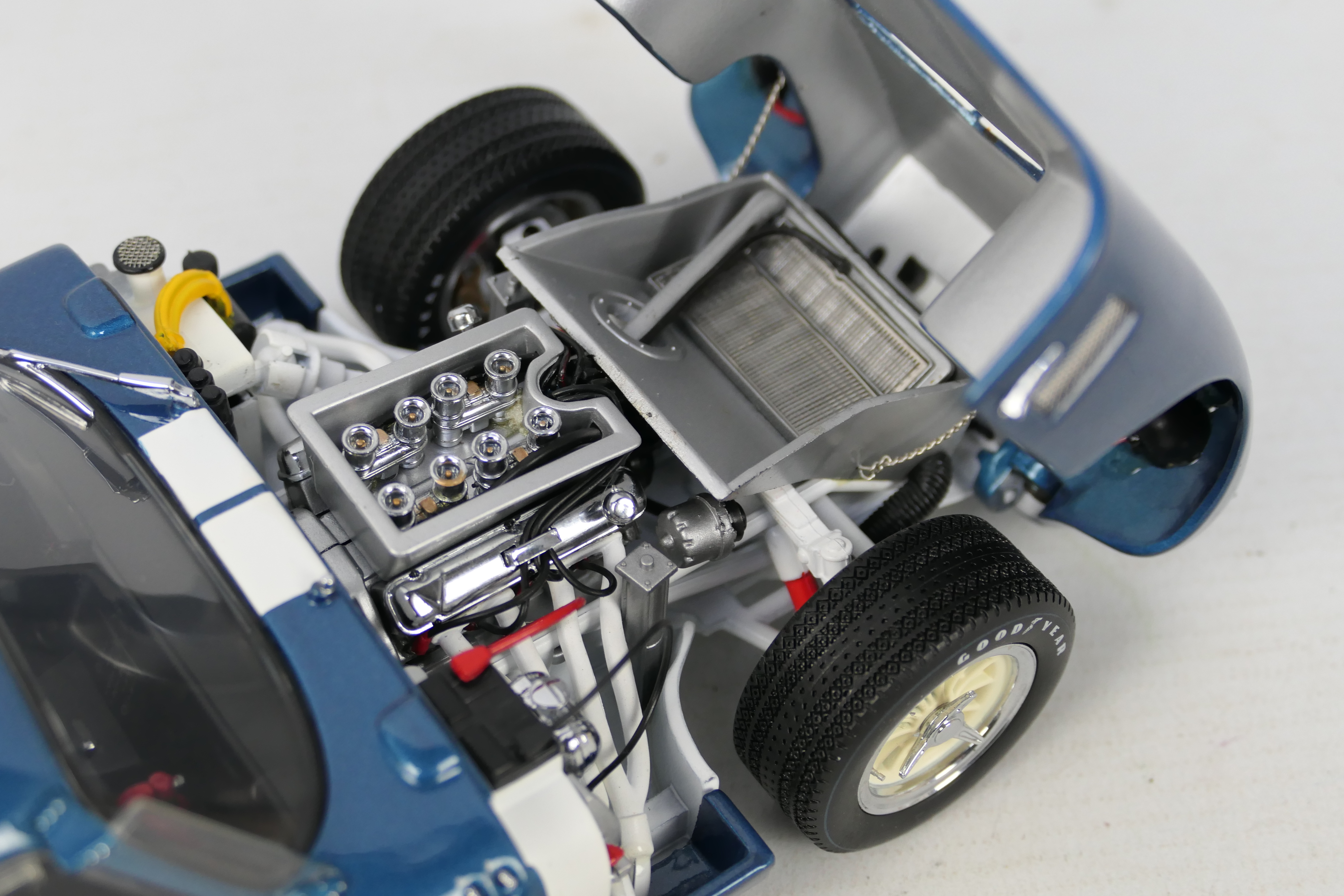 Exoto - Racing Legends - A boxed Cobra Daytona Coupe in 1:18 scale. # 18005. - Image 7 of 8