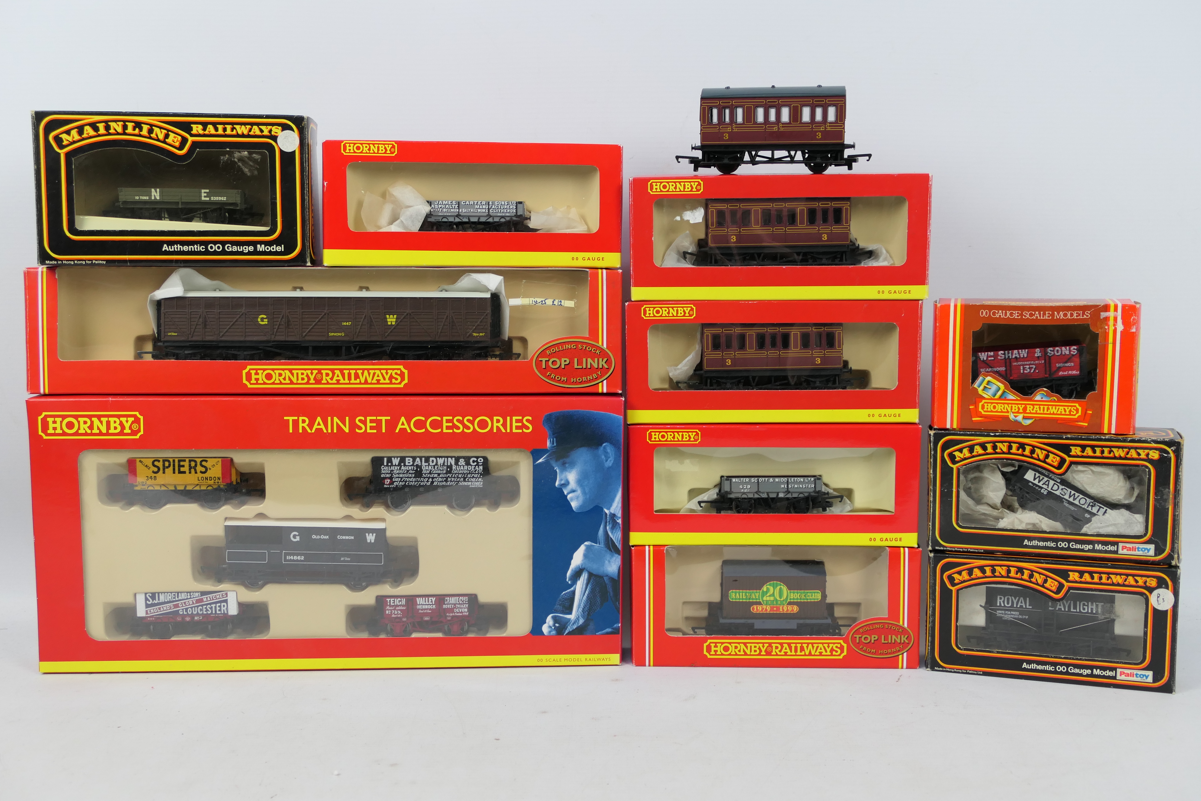 Hornby - Mainline - A mixed predominately boxed collection of OO gauge passenger and freight