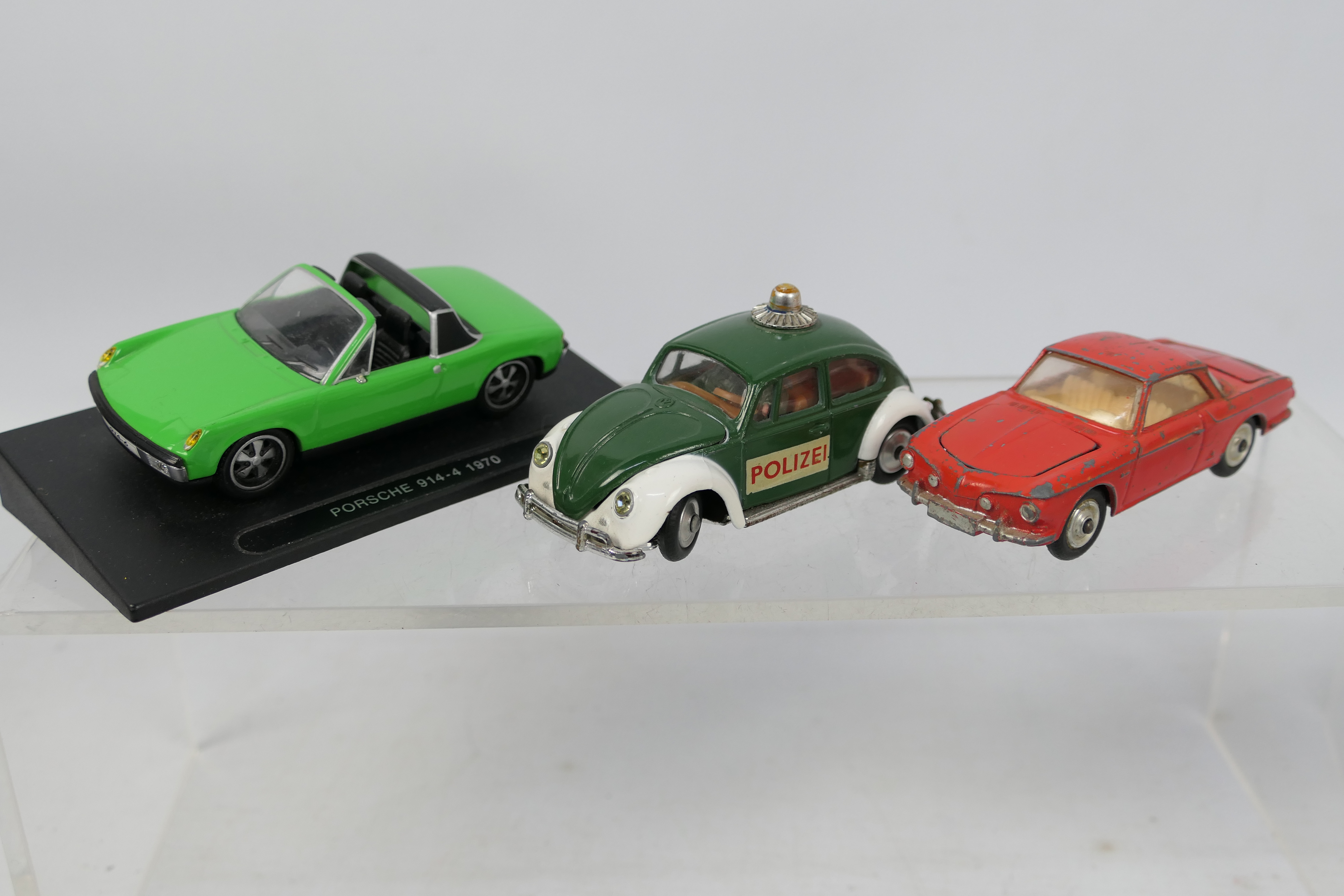 Dinky - Corgi - DeAgostini - 10 x unboxed Volkswagen models in 1:43 scale including Beetle Polizei - Image 2 of 5