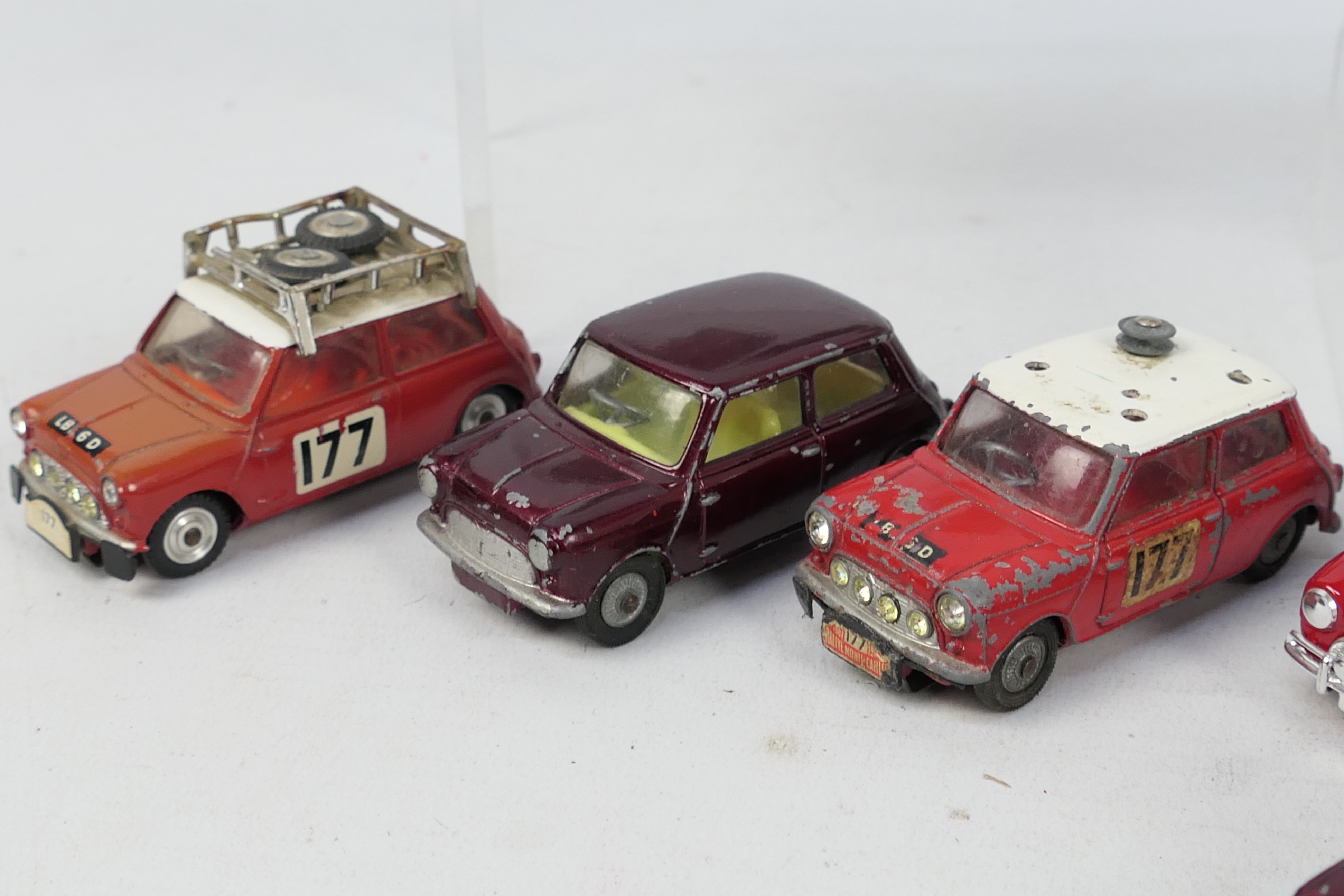 Corgi - Dinky - Hongwell - 18 x unboxed Mini models in 1:43 scale including Countryman # 485, - Image 5 of 8