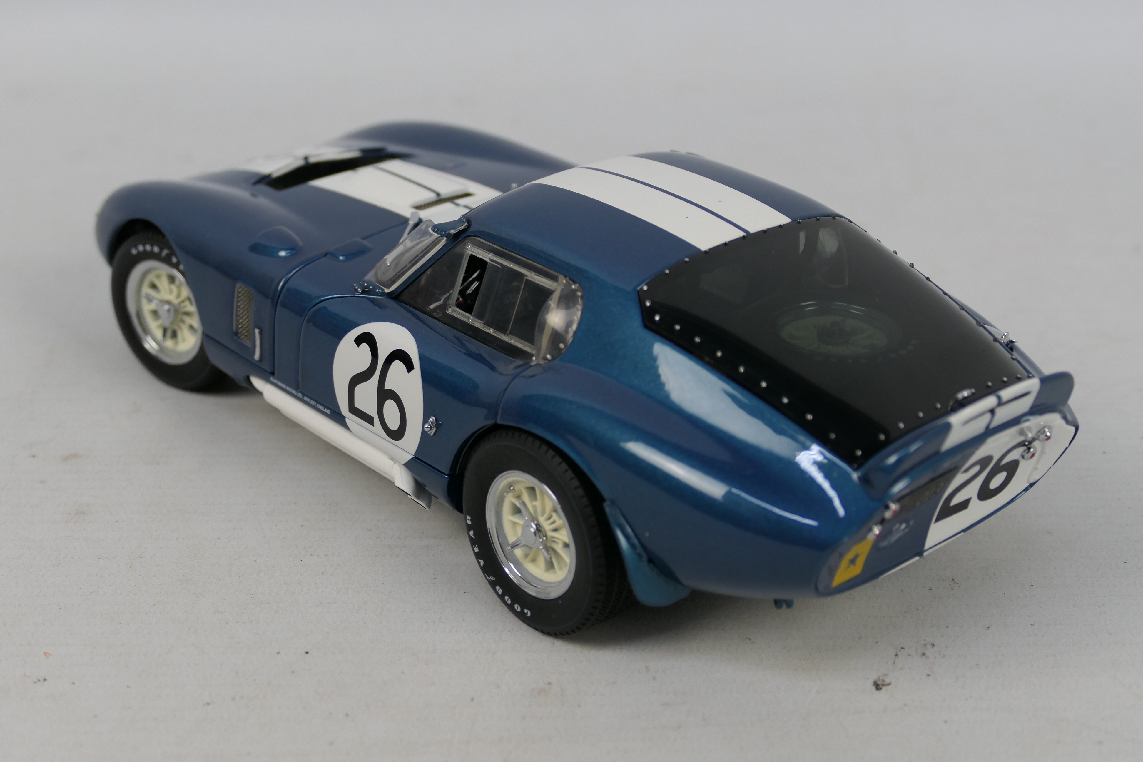 Exoto - Racing Legends - A boxed Cobra Daytona Coupe in 1:18 scale. # 18005. - Image 5 of 8