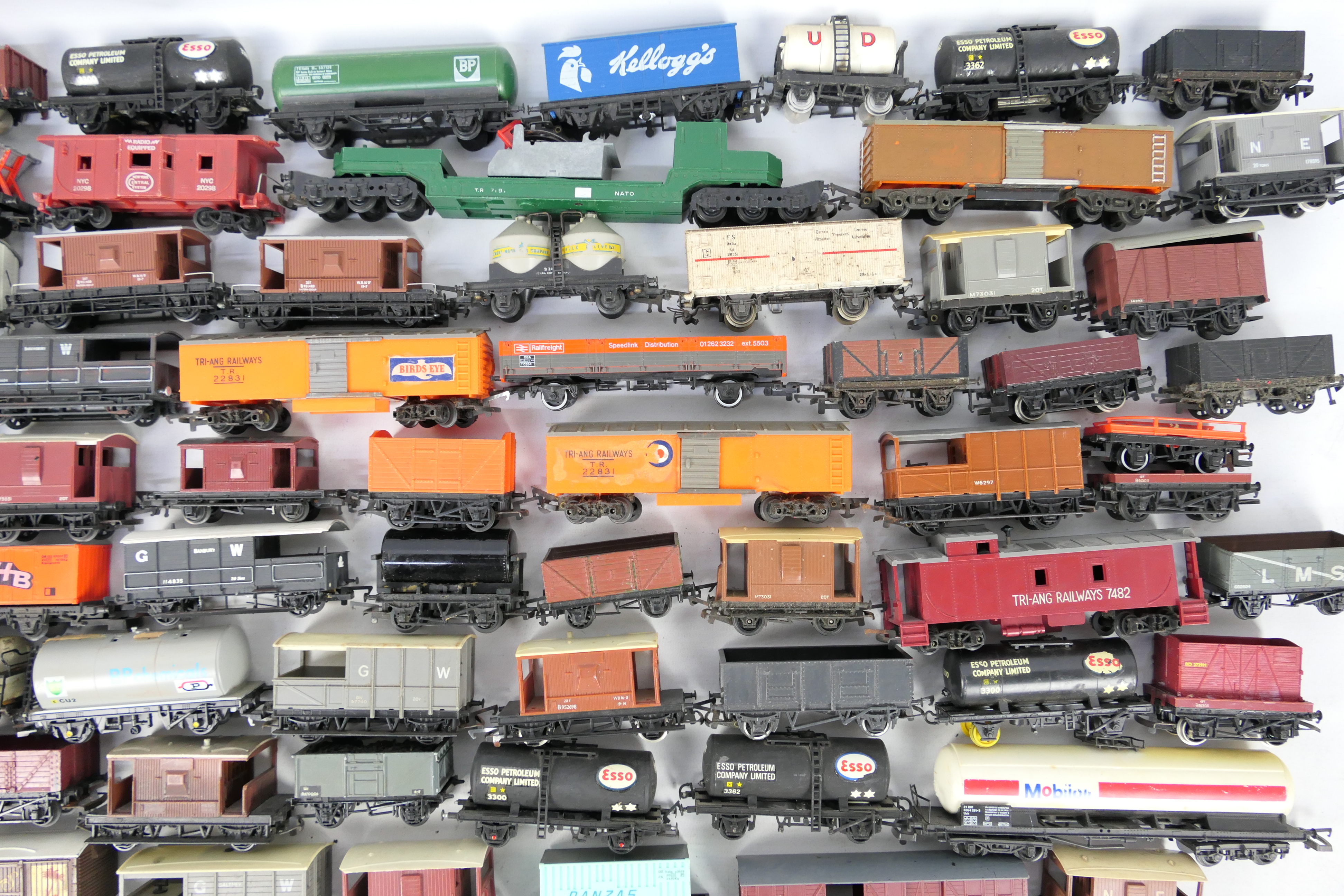 Fleischmann - Hornby - Lima - Triang - Others - Over 50 unboxed OO / HO gauge freight rolling stock - Image 3 of 3