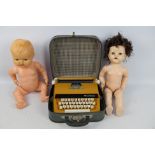 Vintage B3520 Kader dolls - Petite International Deluxe Typewriter.