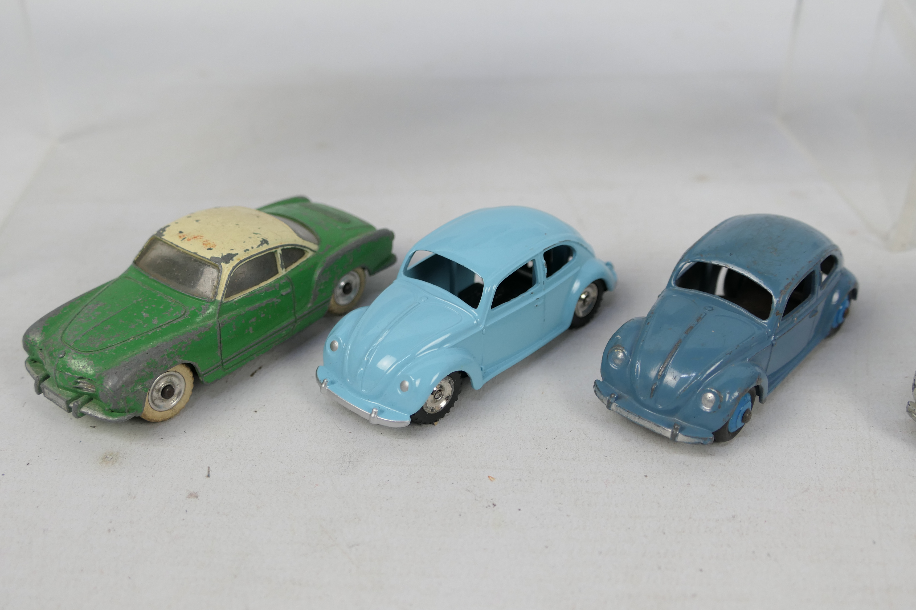 Dinky - Corgi - DeAgostini - 10 x unboxed Volkswagen models in 1:43 scale including Beetle Polizei - Image 3 of 5